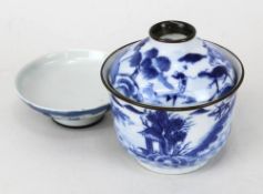 Chinesisches Koppchen mit 2 Schälchen, Porzellan weißer Scherben, Außenwandung jew. in Blau bemalt