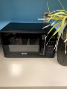 MAGIC CHEF MICROWAVE