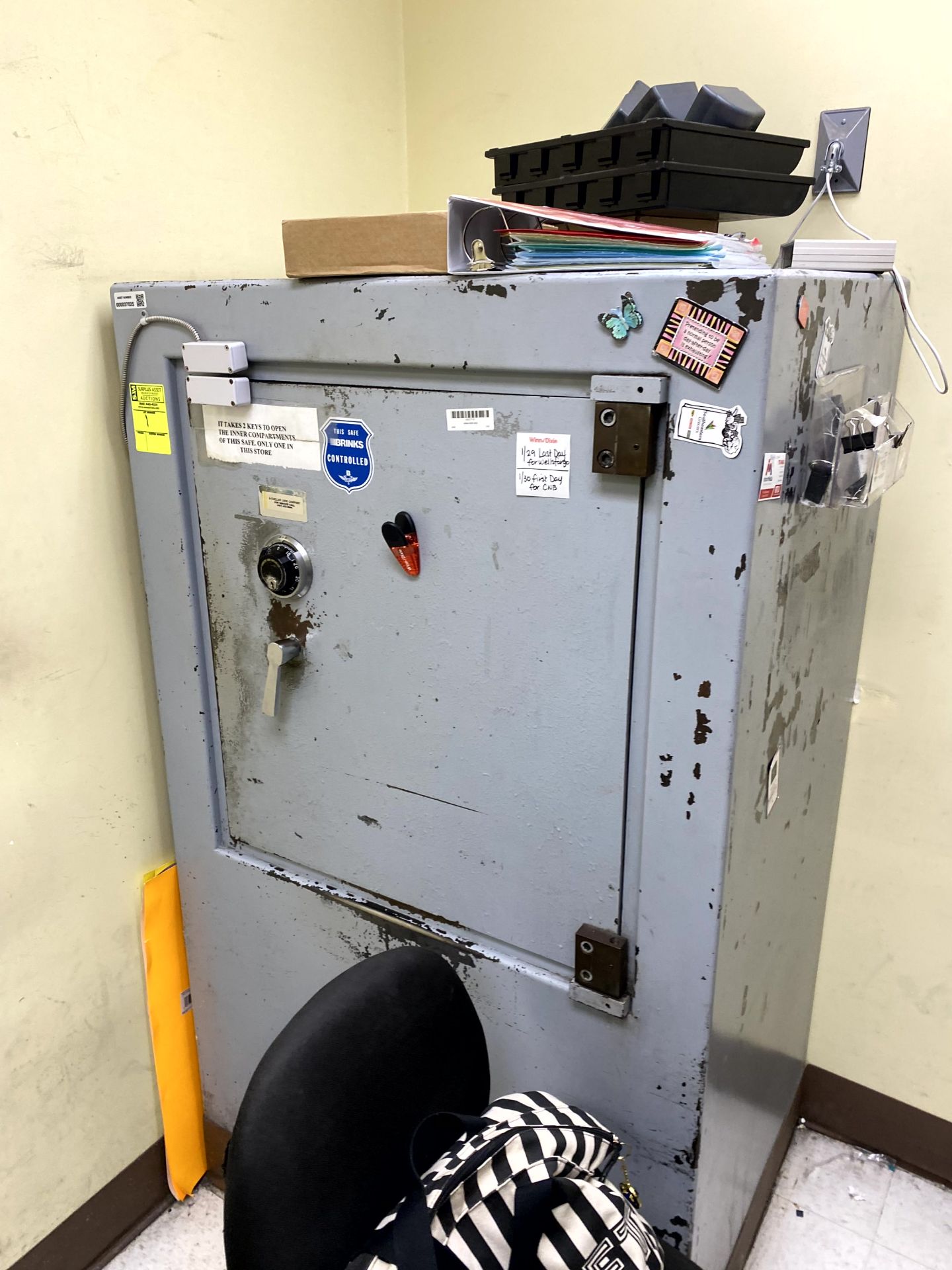 UNMARKED SAFE WITHOUT COMBO - Image 2 of 2