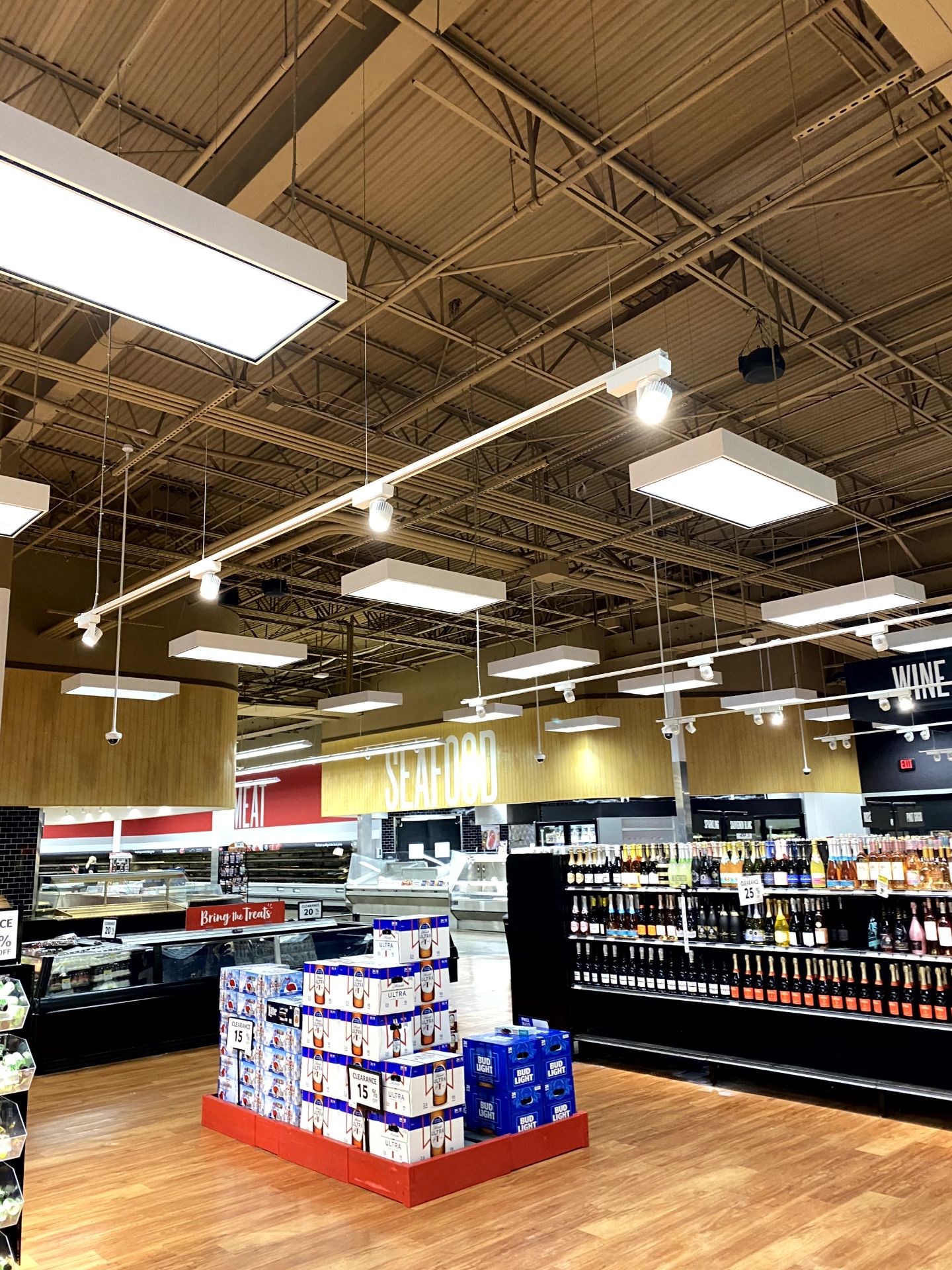 TRACK LIGHTING IN BEER/WINE - Image 2 of 3