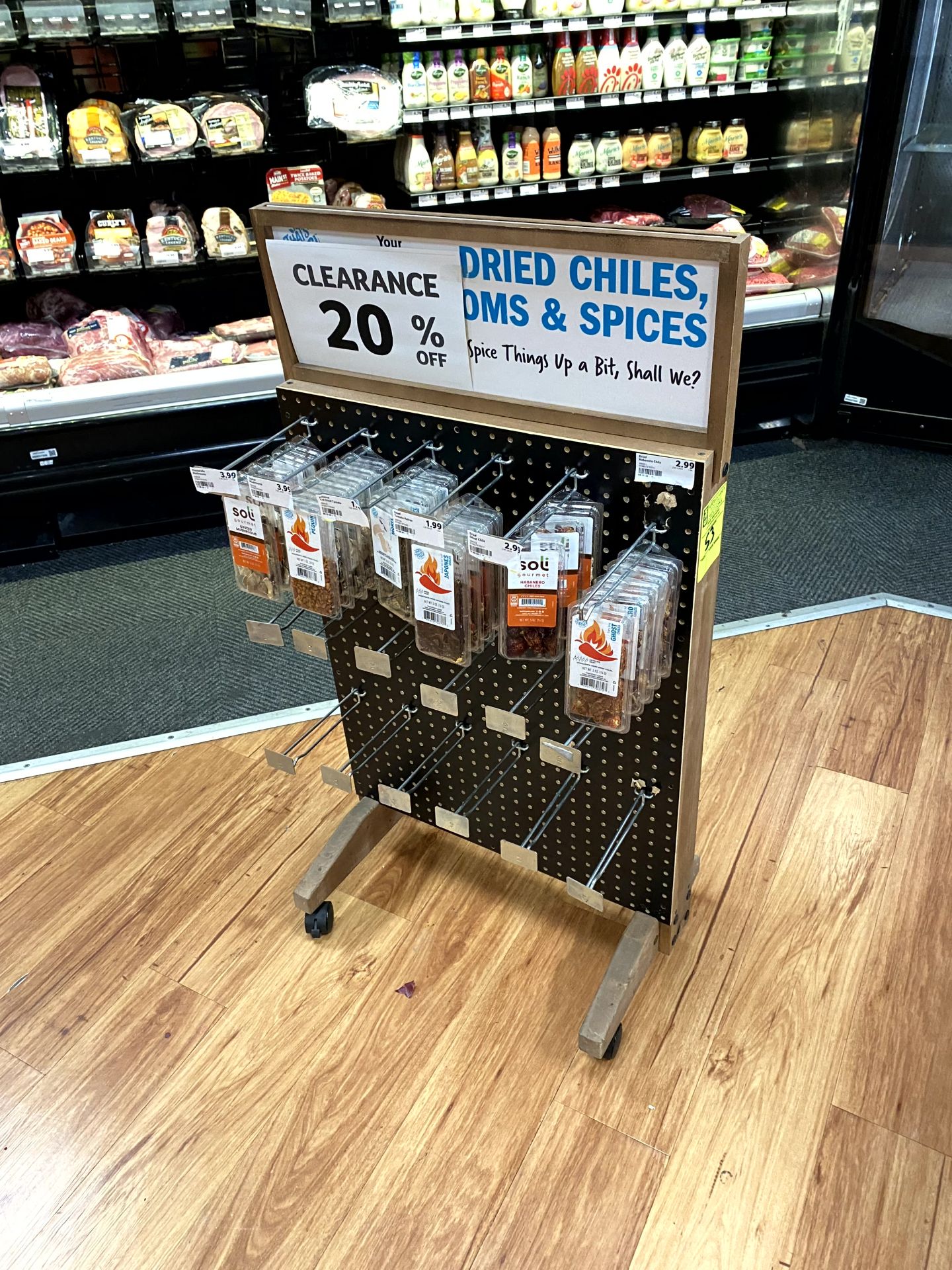 MERCHANDISER ON CASTERS