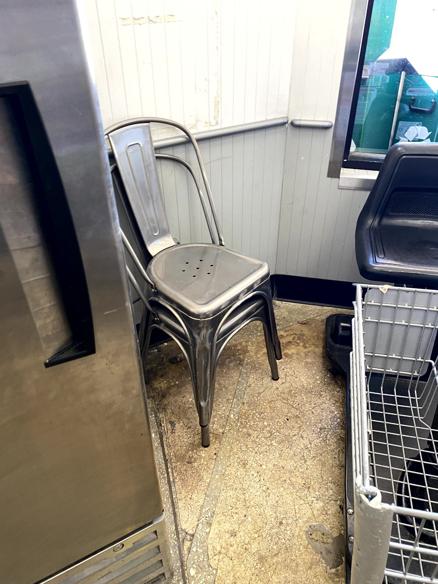 RECTANGLE TABLE WITH 6 METAL CHAIRS - Image 2 of 2
