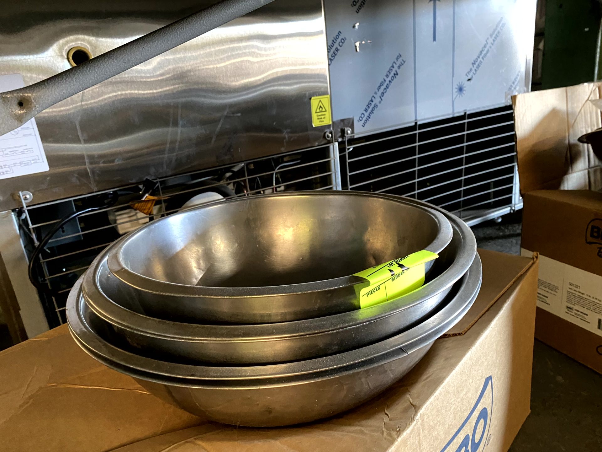 GROUP OF STAINLESS MIXING BOWLS - Image 2 of 2