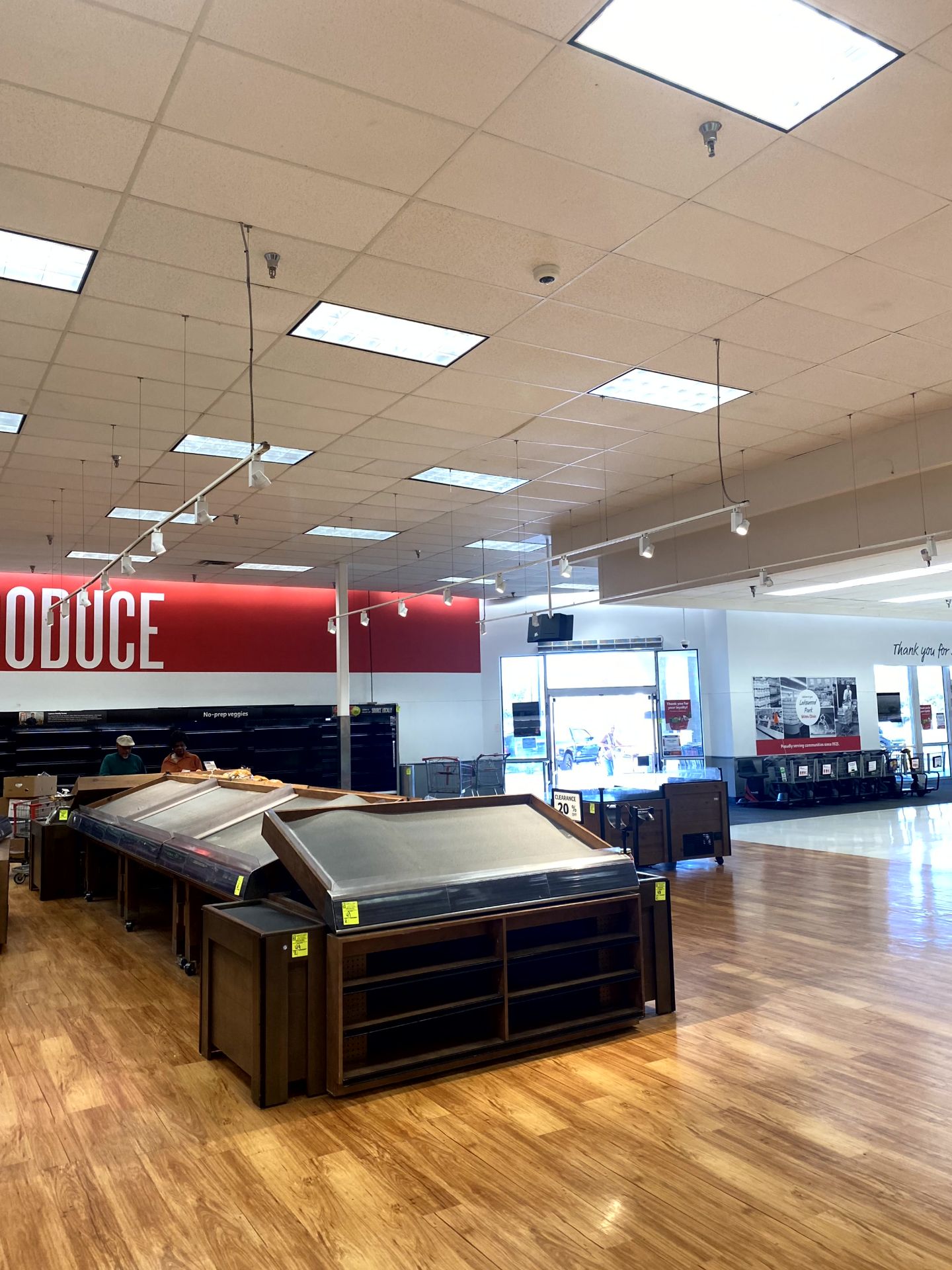 TRACK LIGHTING IN PRODUCE AREA - Image 2 of 2