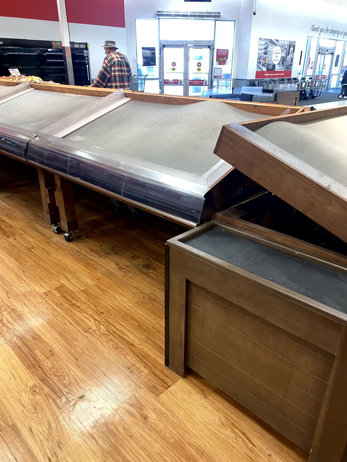 6FT WOOD PRODUCE SLANT TABLES - Image 3 of 3