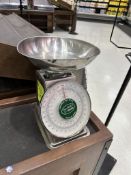 YAMATO ACCU-WEIGH 30LB PRODUCE SCALE