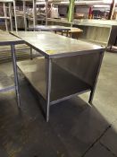60IN X 30IN X 33IN STAINLESS STEEL TABLE