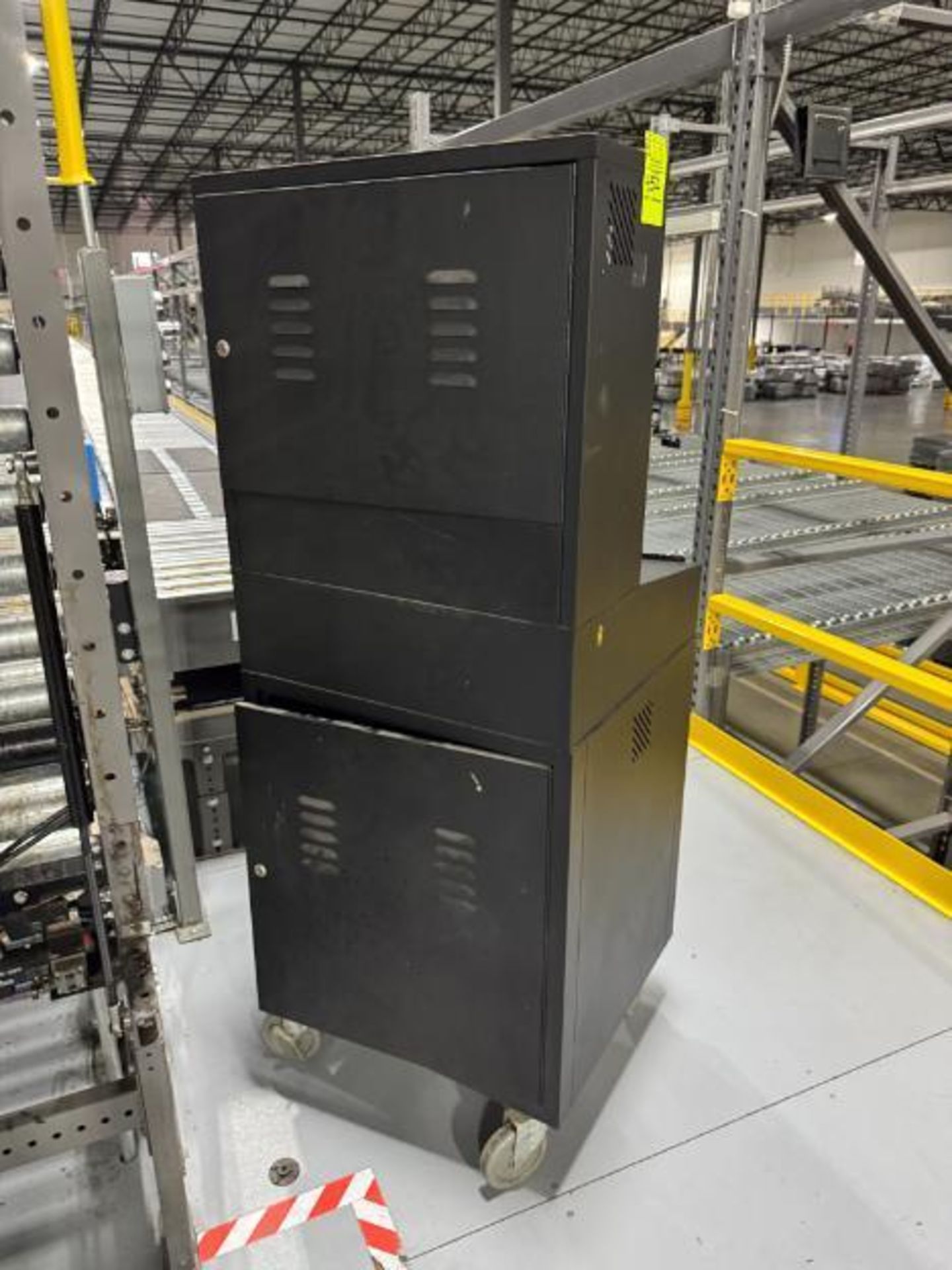 Global mobile computer station & wire shelving unit on casters - Image 2 of 3