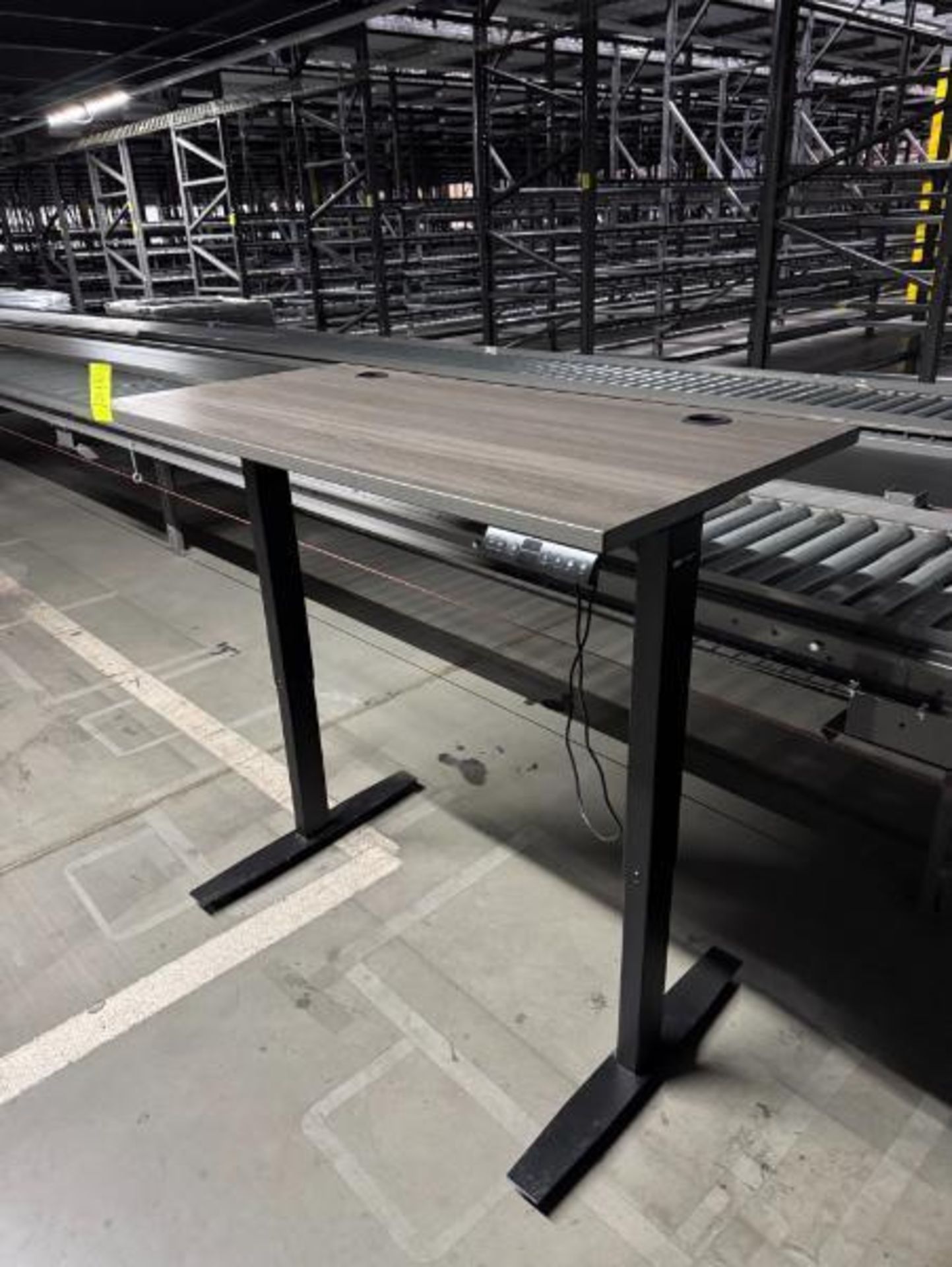 electric height adjust table - Image 2 of 3