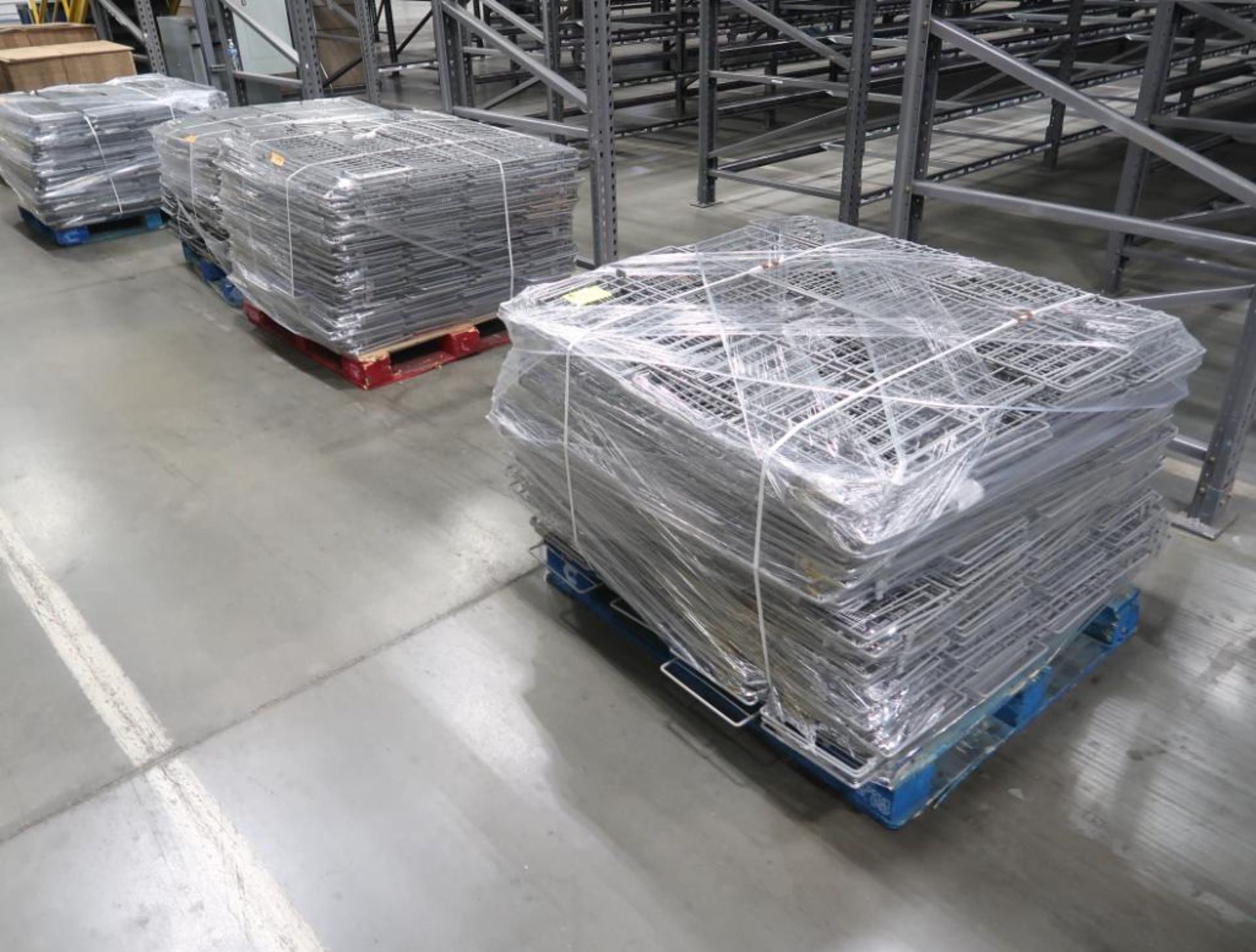 pallets of pallet racking divider rails