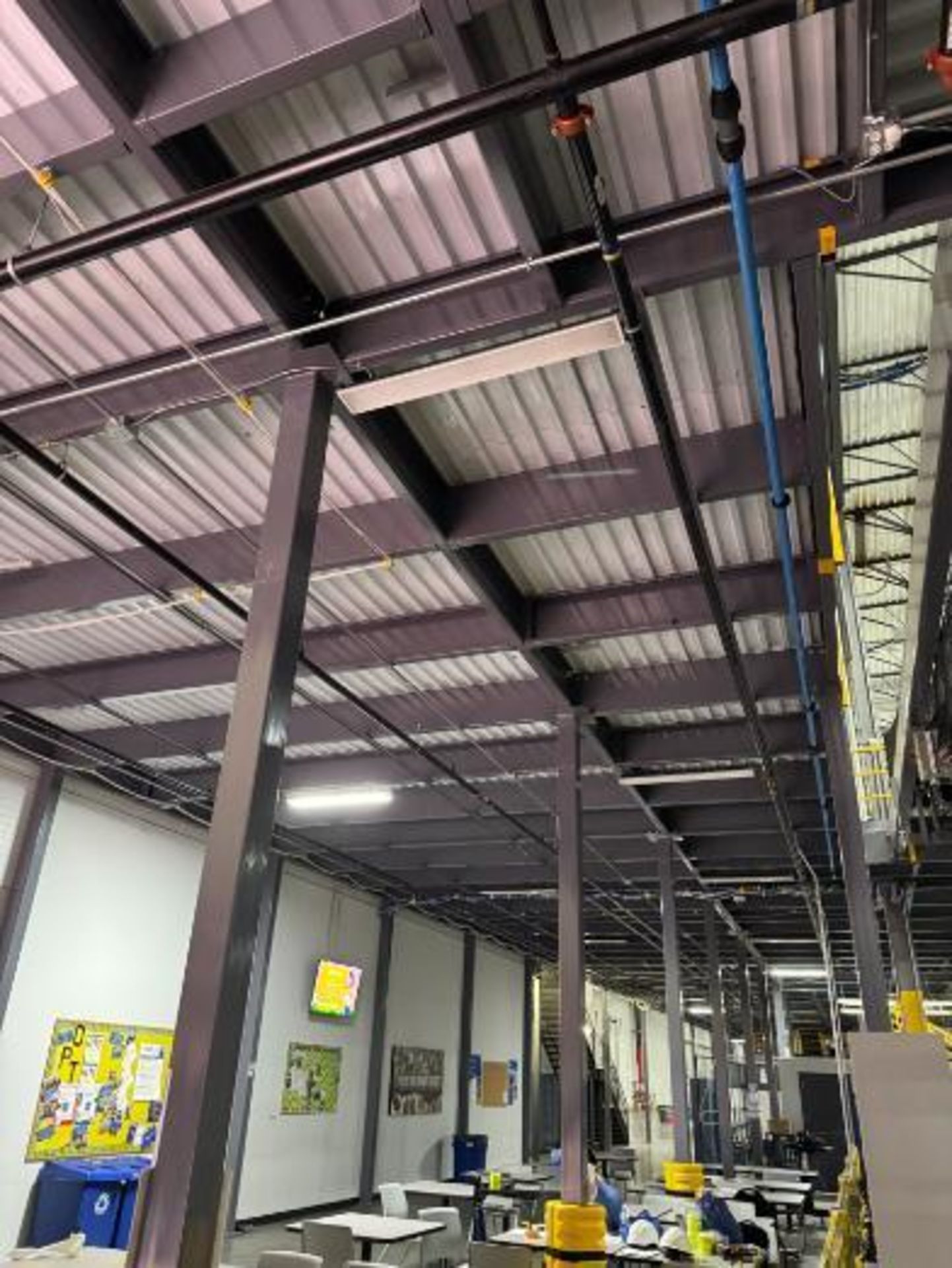 north mezzanine, w/ one set of stairs - Image 4 of 20