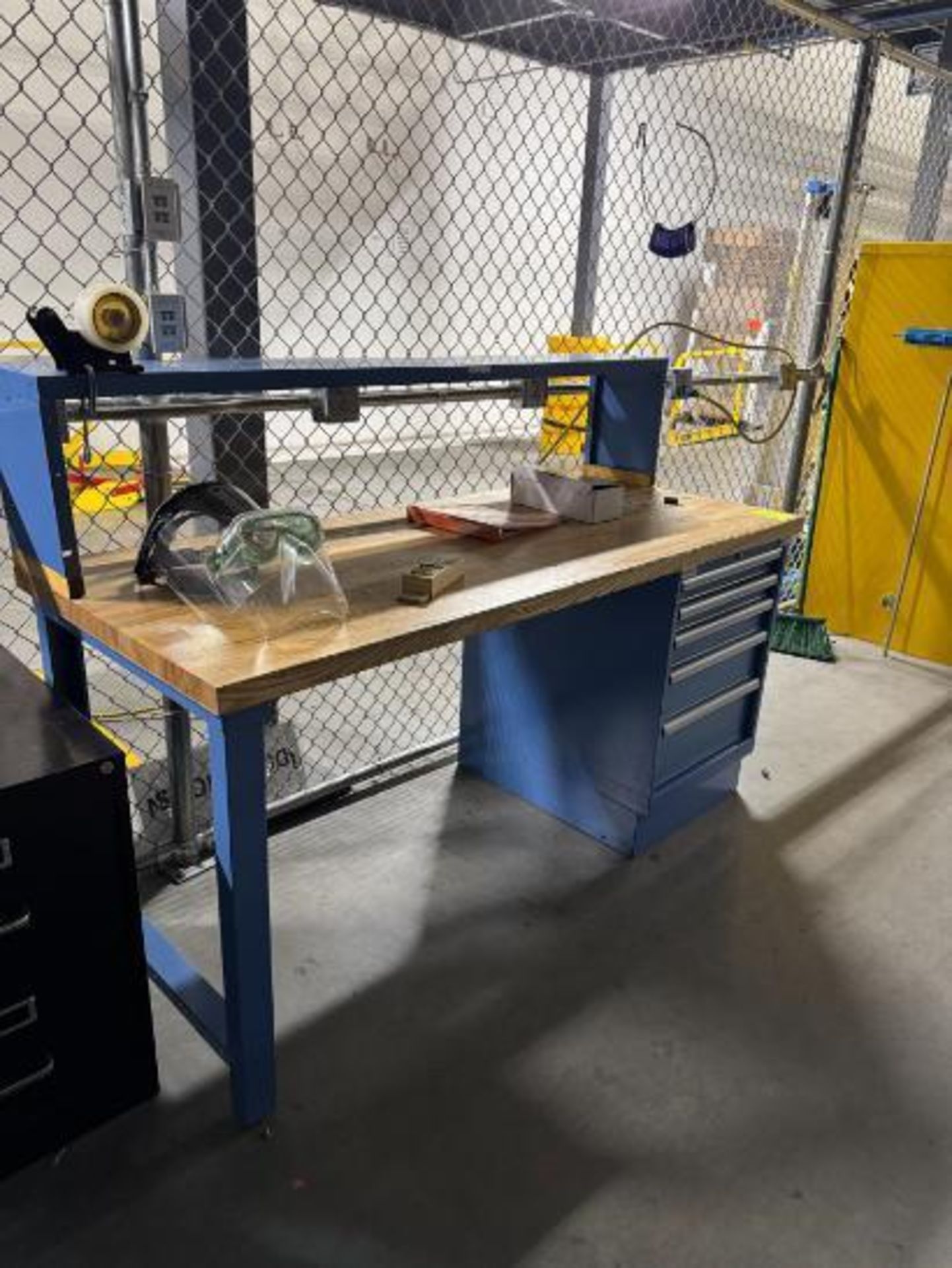 steel work desk w/ solid oak top & drawers - Image 2 of 3