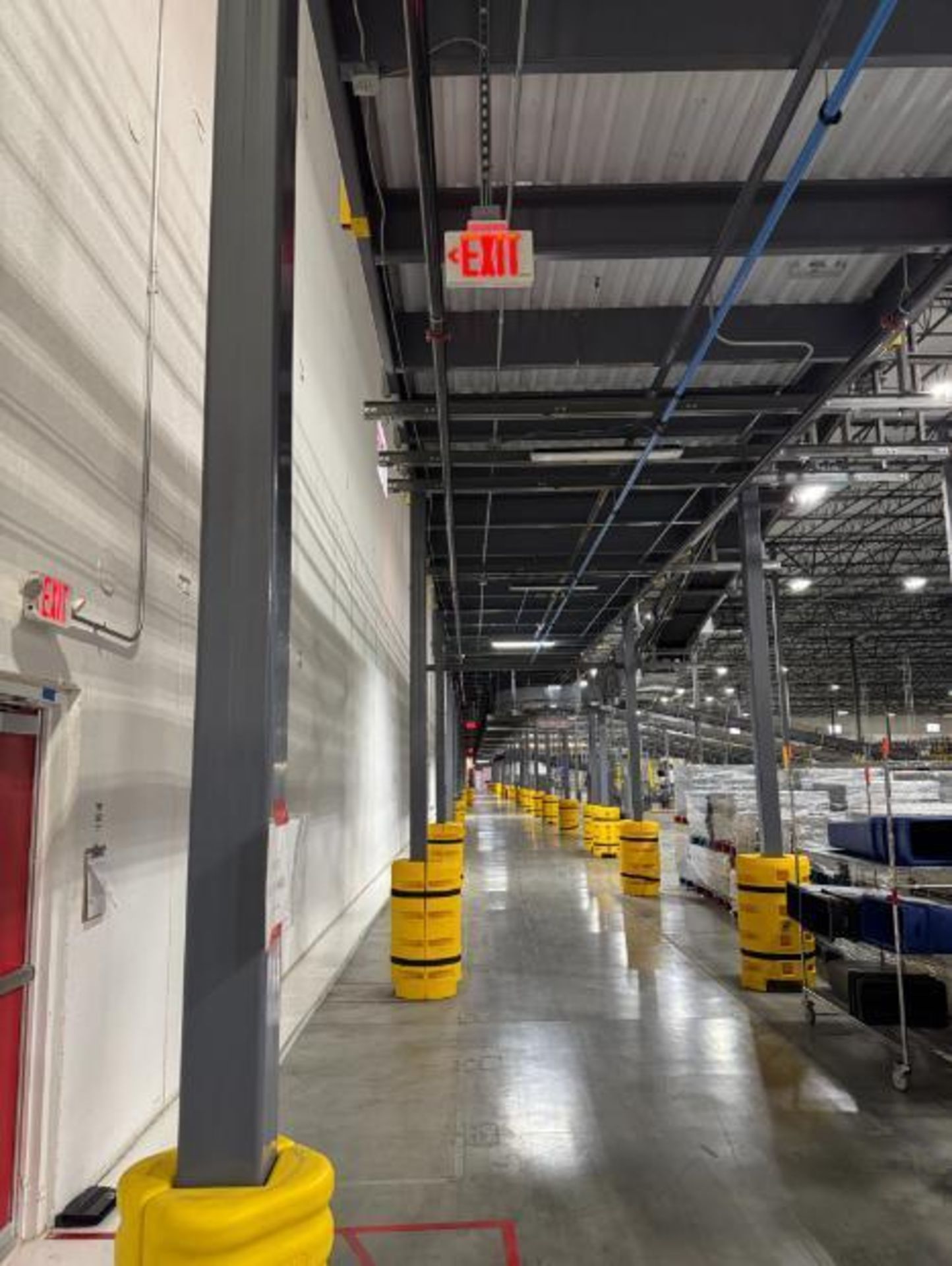 west mezzanine, w/ one set of stairs - Image 5 of 12