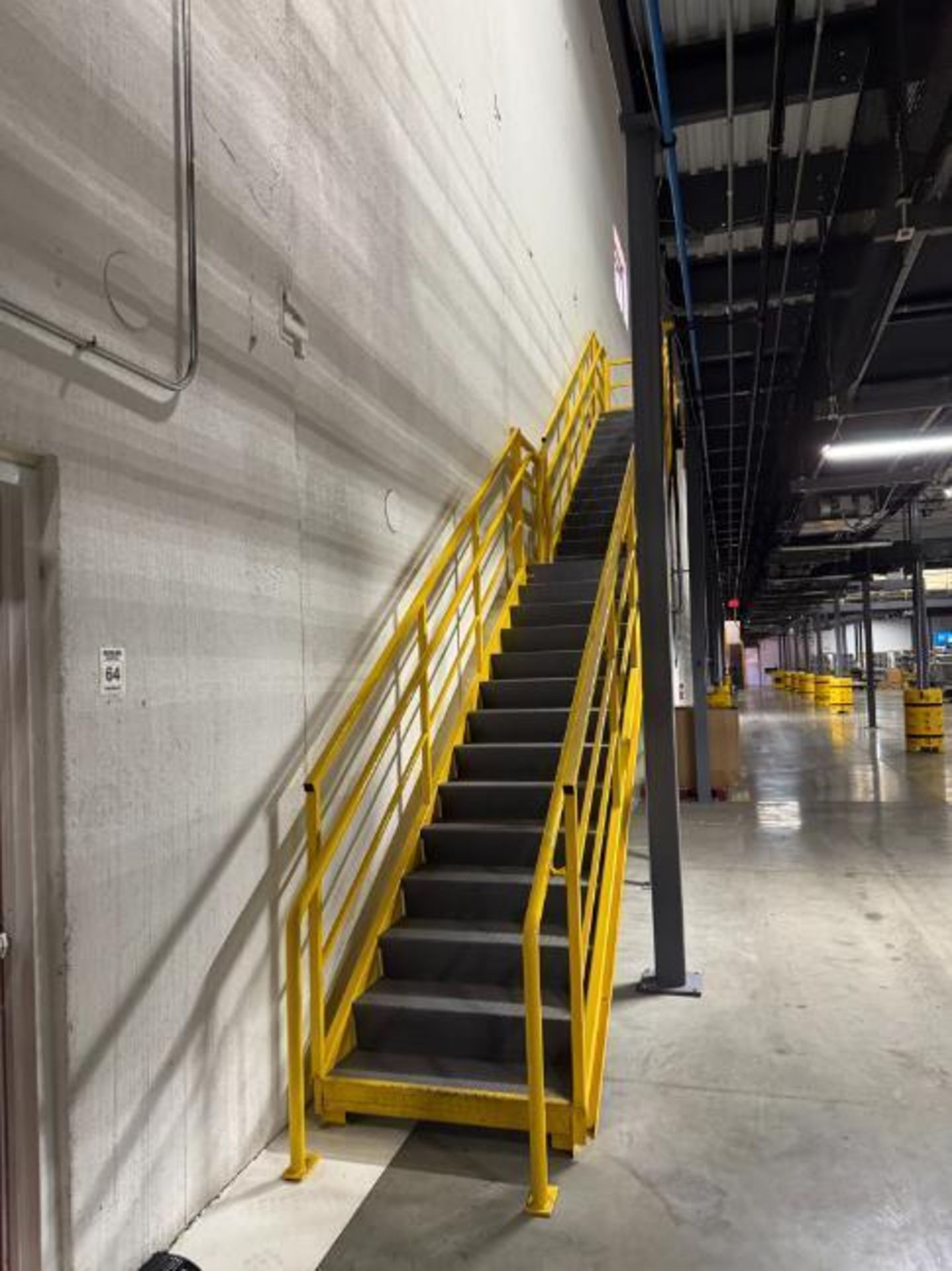 west mezzanine, w/ one set of stairs - Image 9 of 12
