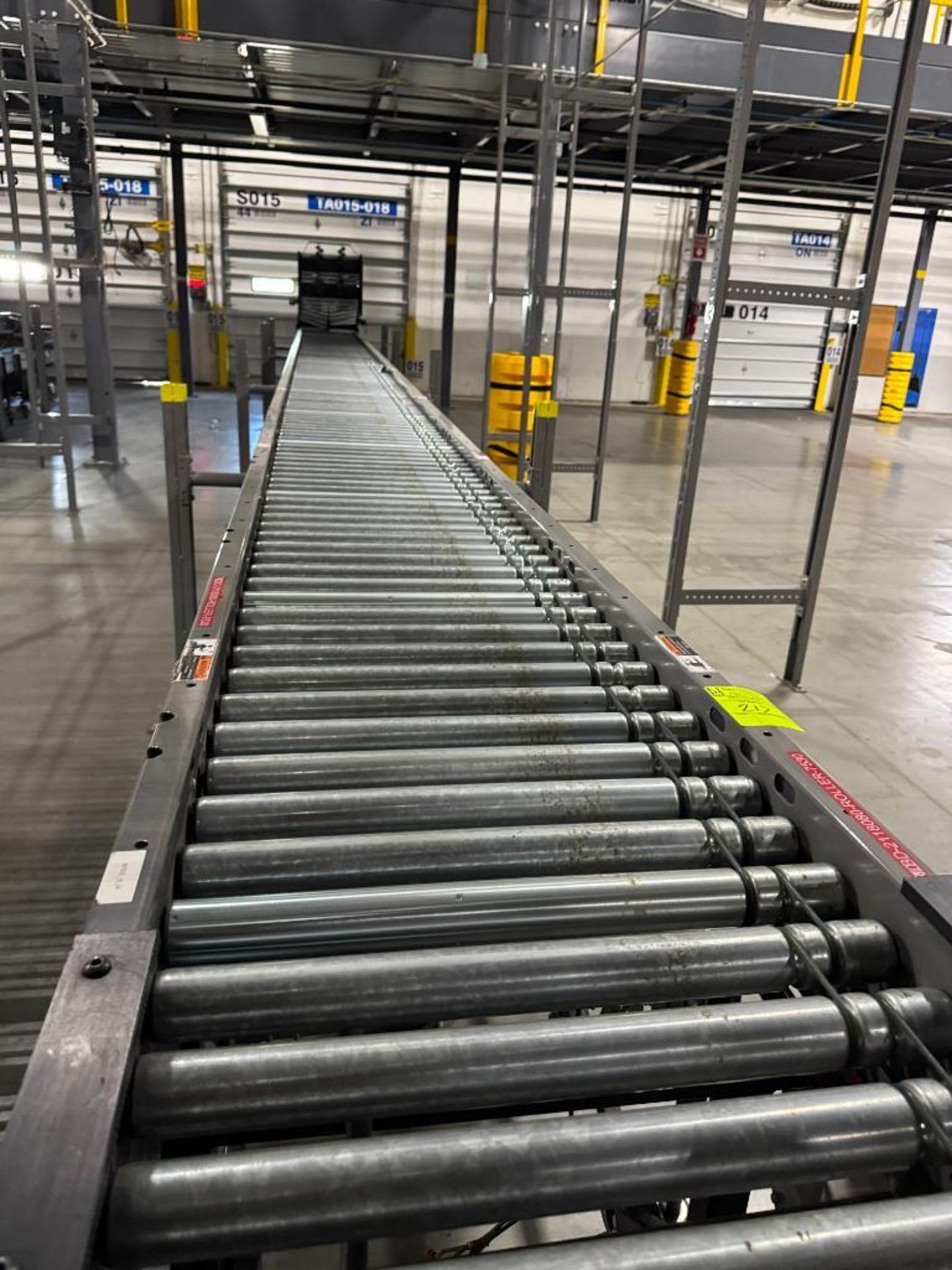 Invata partially powered roller conveyor - Image 2 of 4