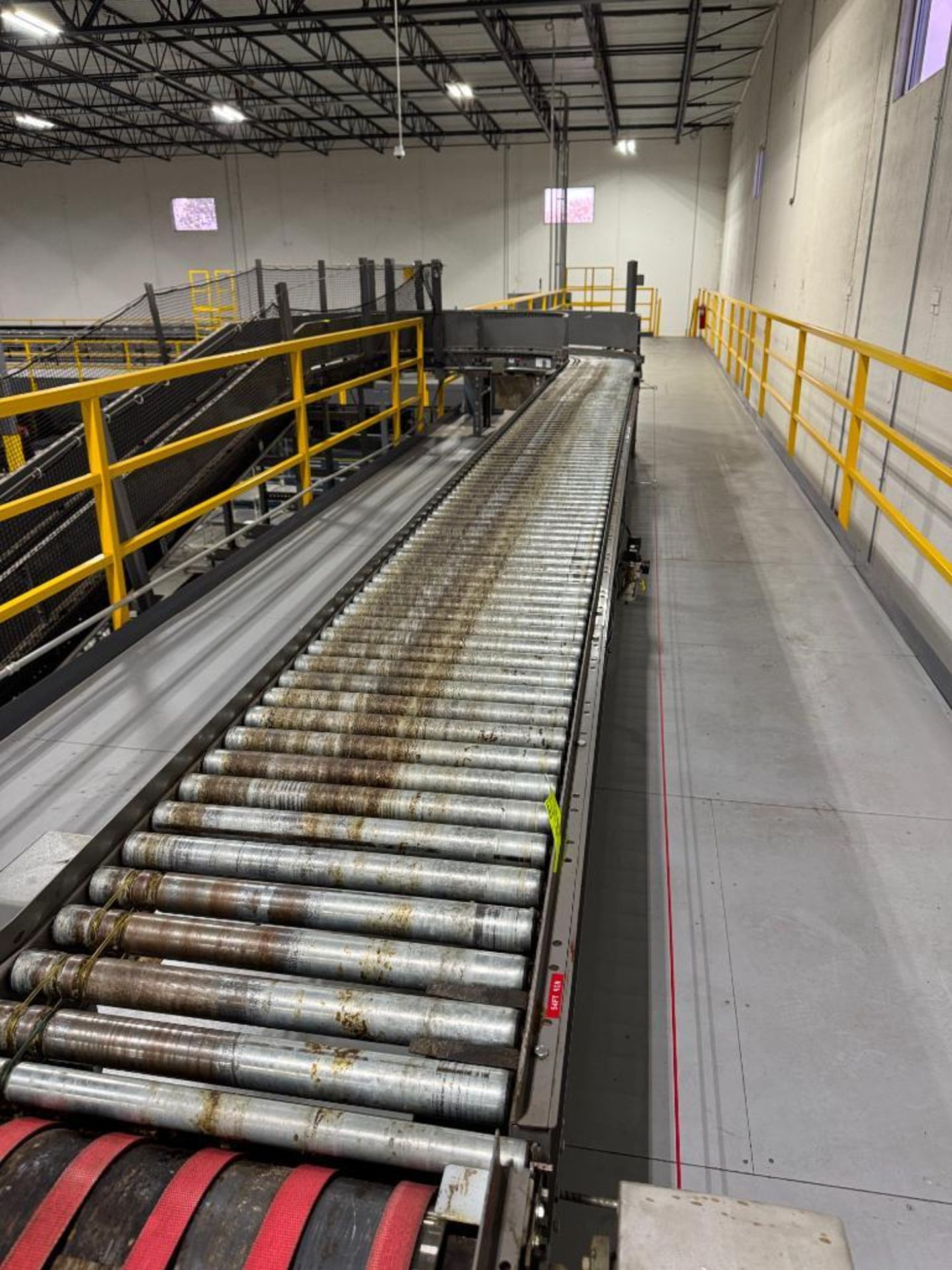 Invata partially powered roller conveyor