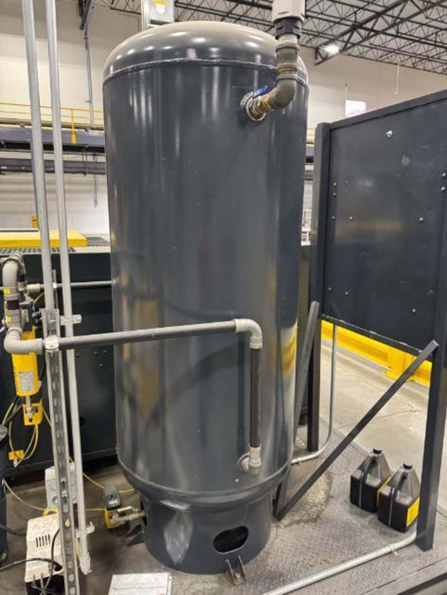 compressed air tank - Image 2 of 4