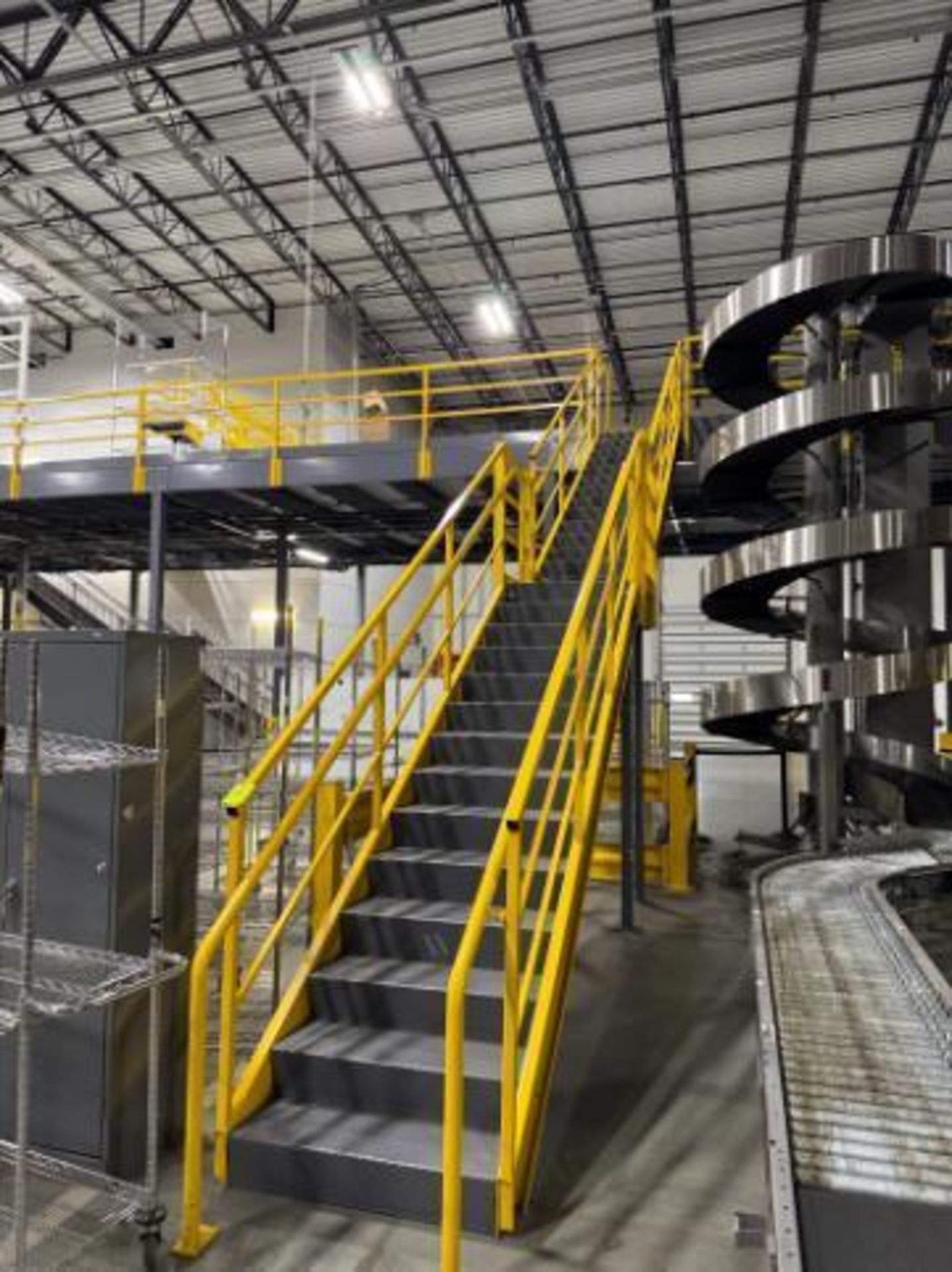 north mezzanine, w/ one set of stairs - Image 16 of 20