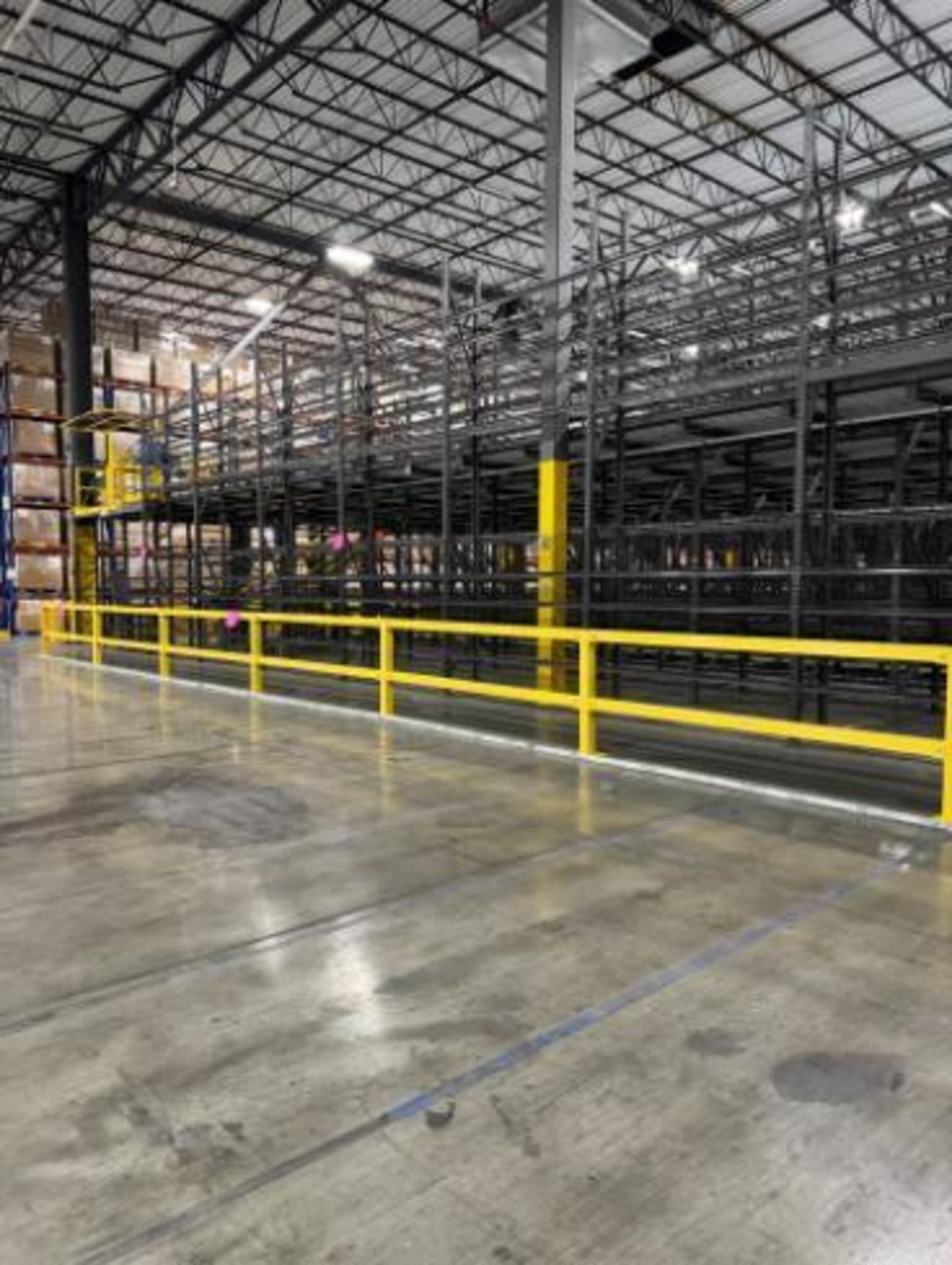 warehouse divider fence - Image 2 of 2