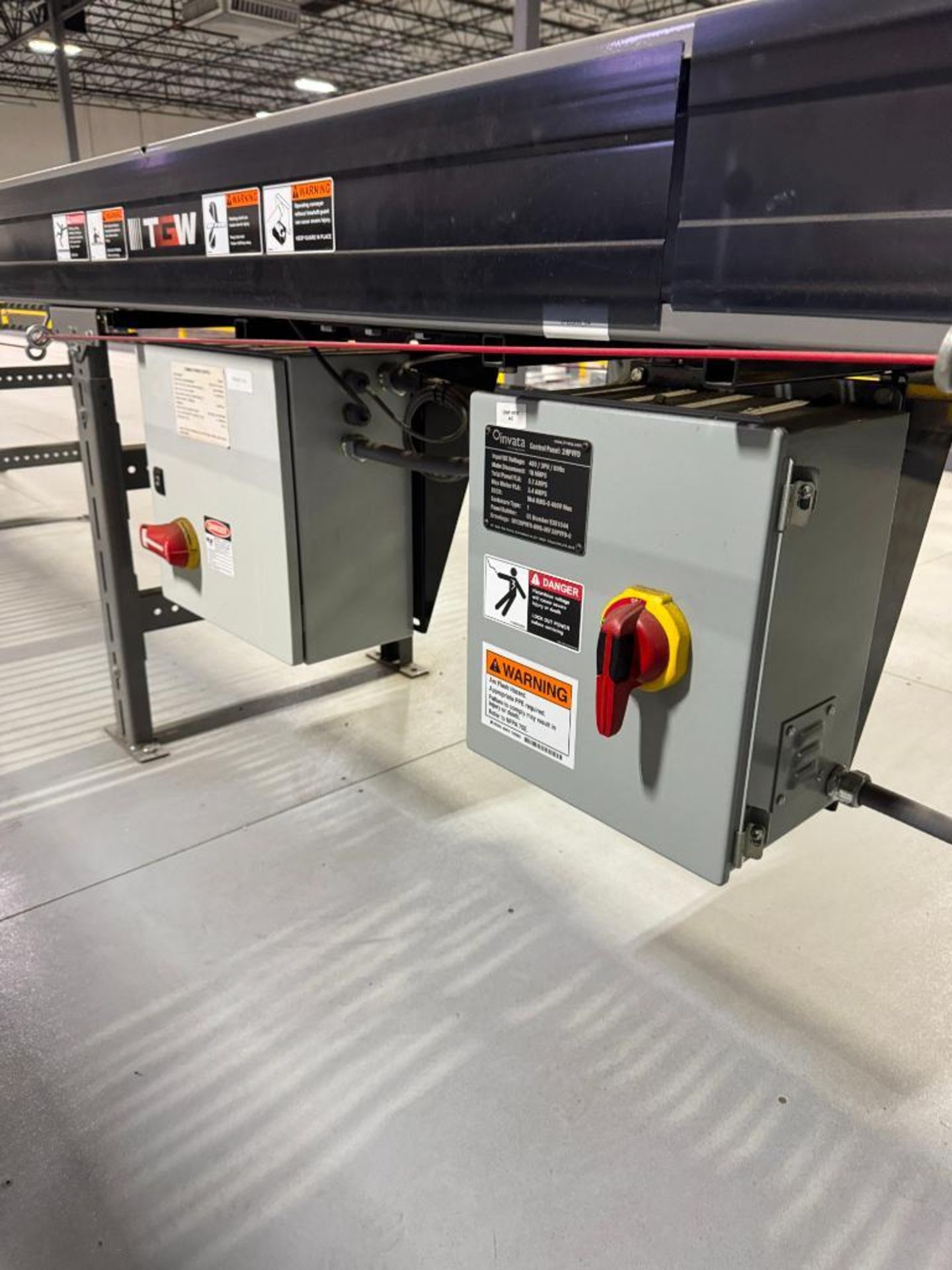 Invata partially powered roller conveyor - Image 2 of 4