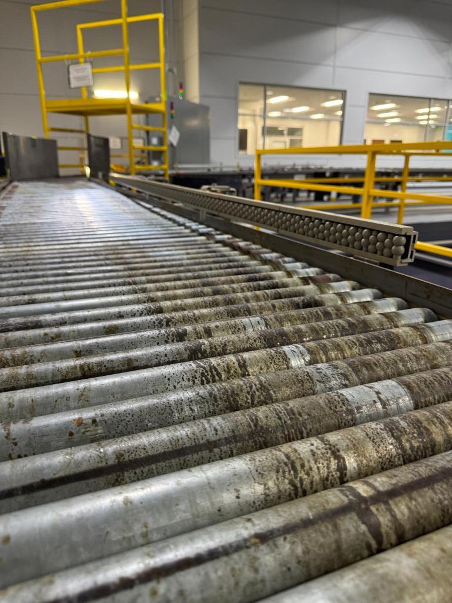 Invata partially powered roller conveyor w/ box straightener - Image 4 of 4
