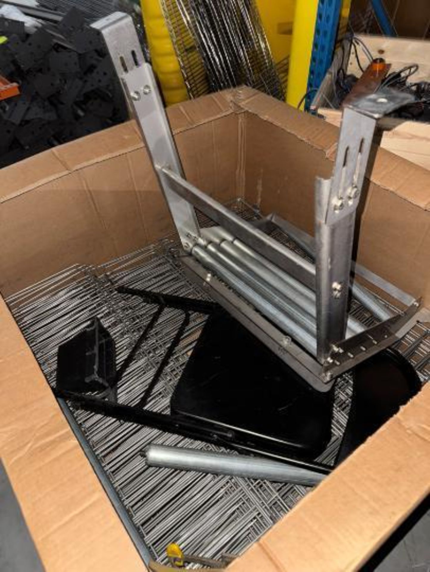 pallets of pallet racking divider rails