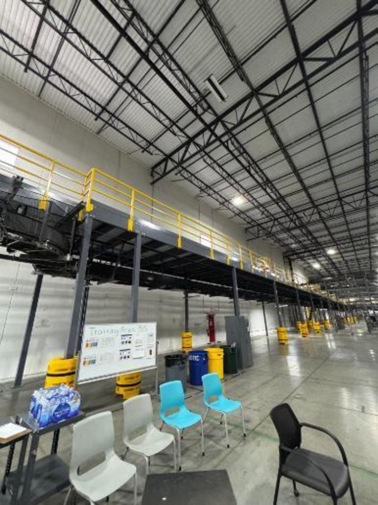 west mezzanine, w/ one set of stairs - Image 6 of 12
