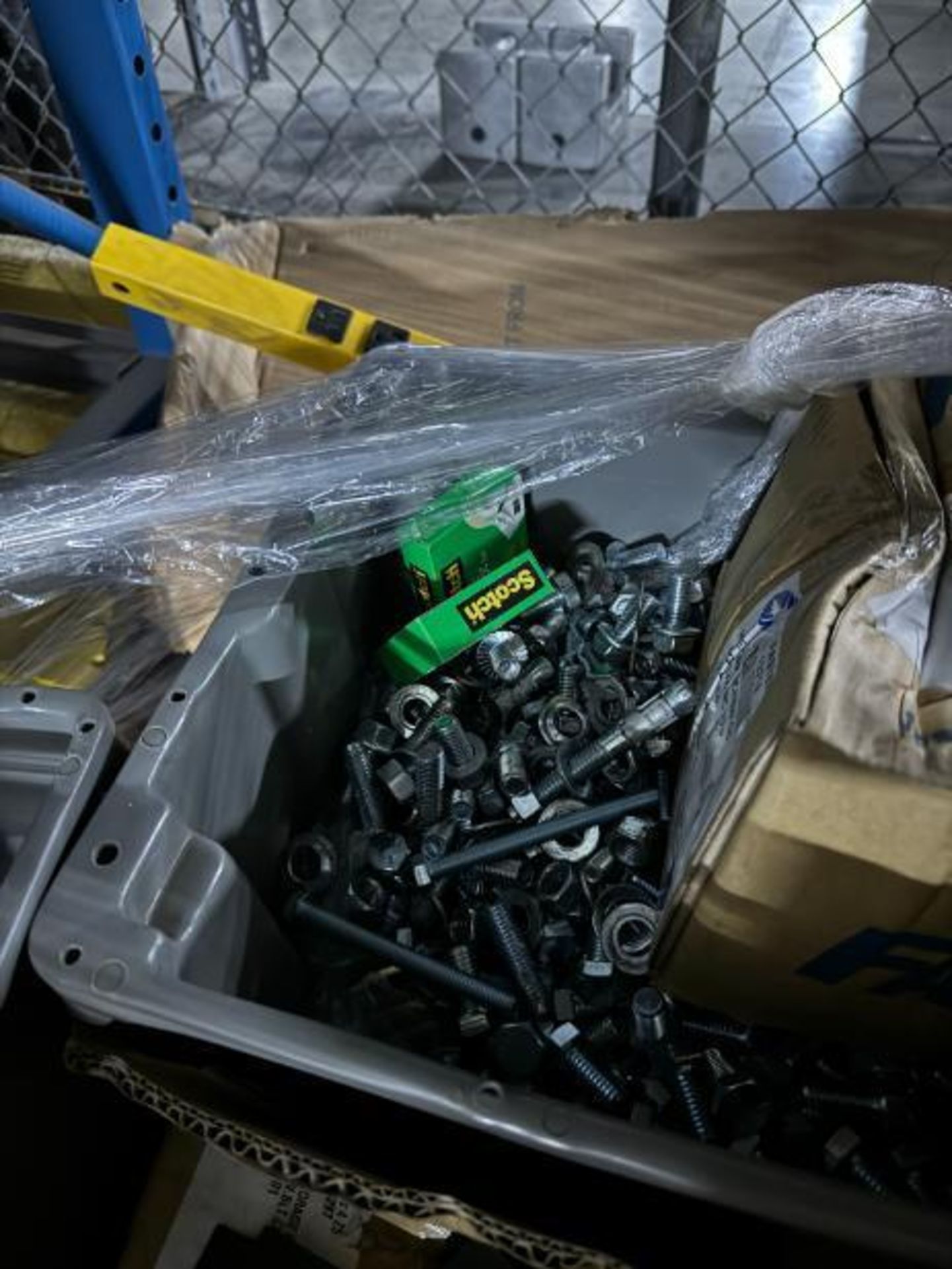 pallet of bolts & nuts - Image 3 of 3