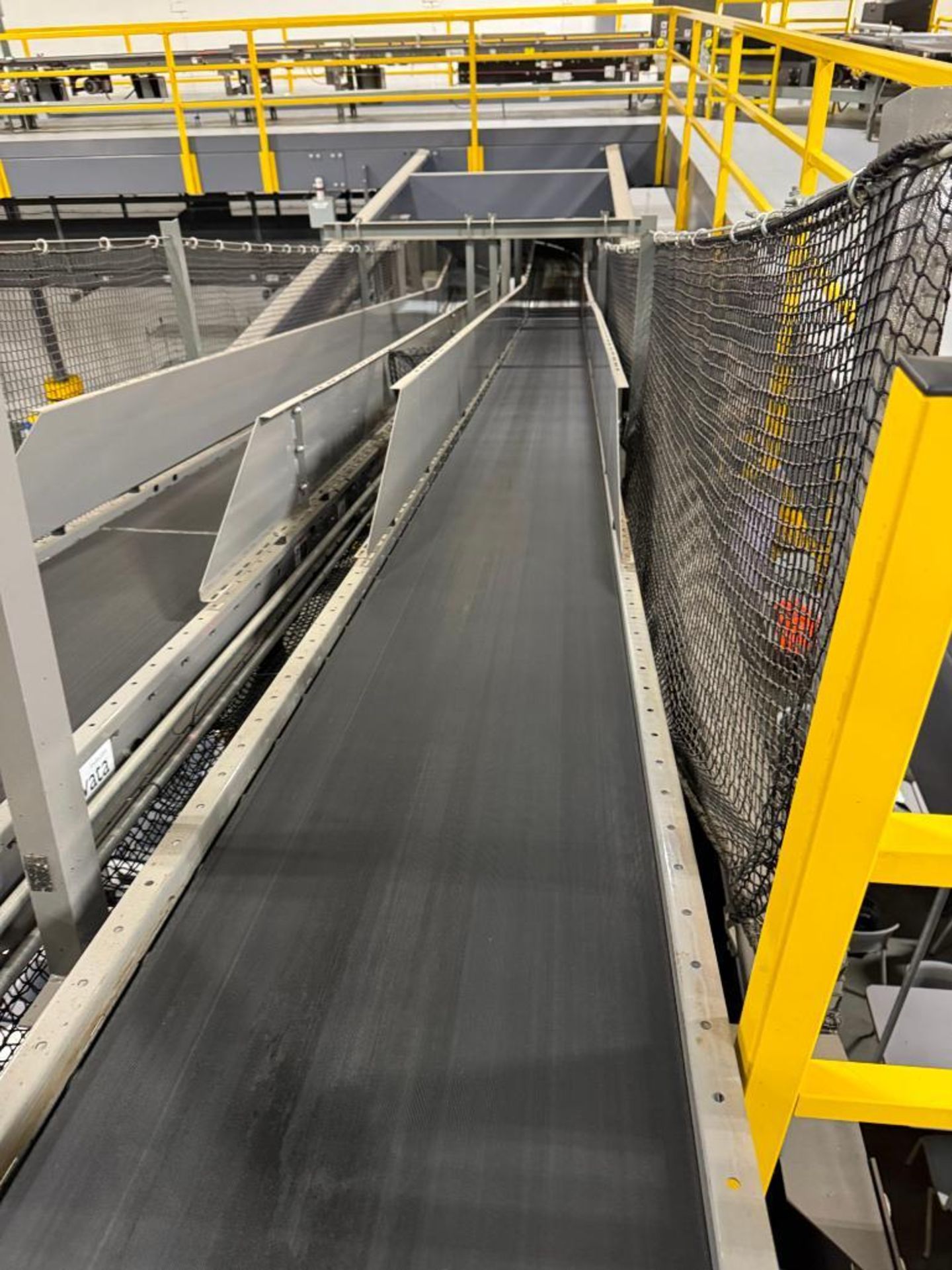 Invata conveyor belt w/ incline