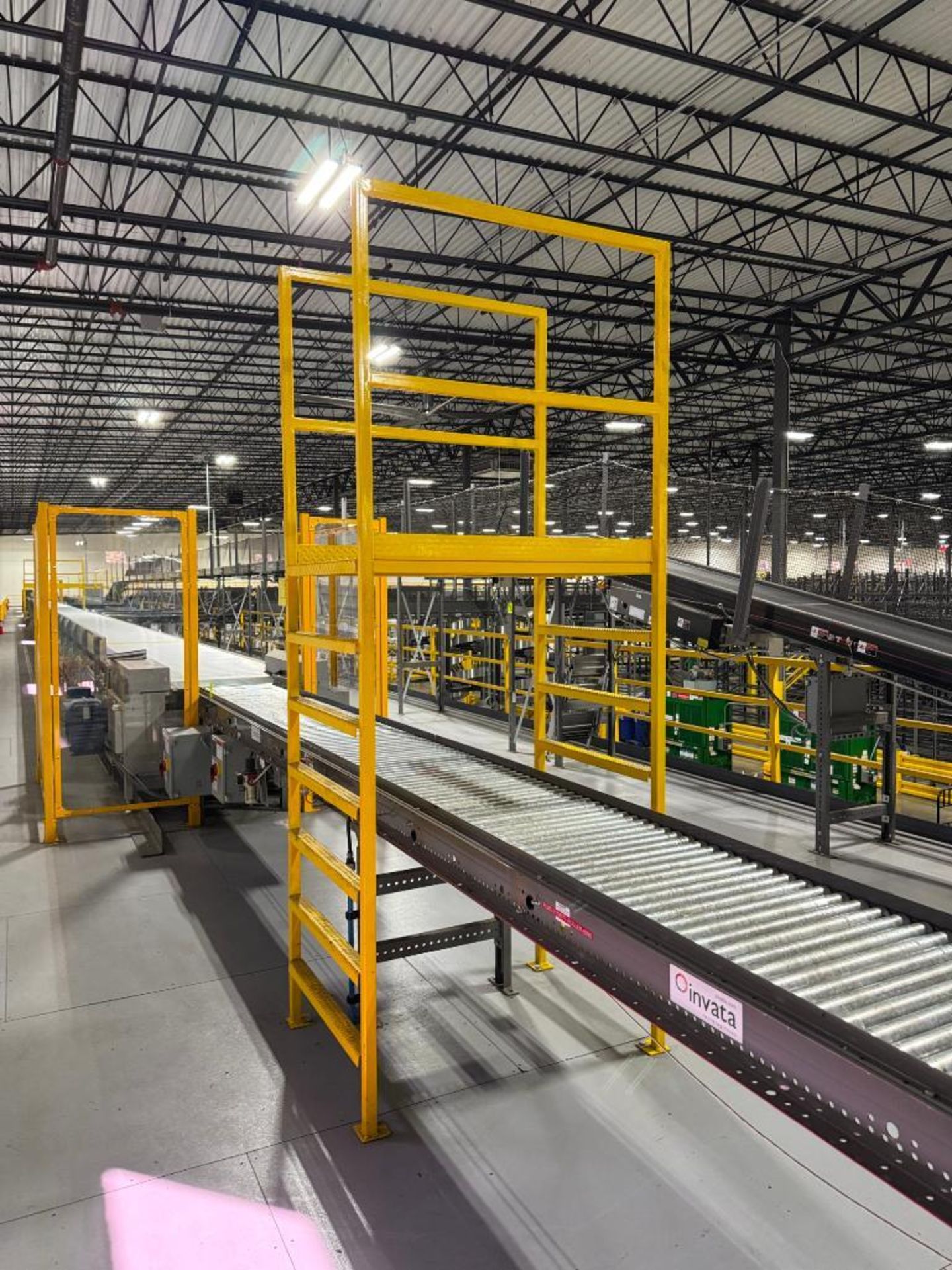 conveyor crossover - Image 2 of 2