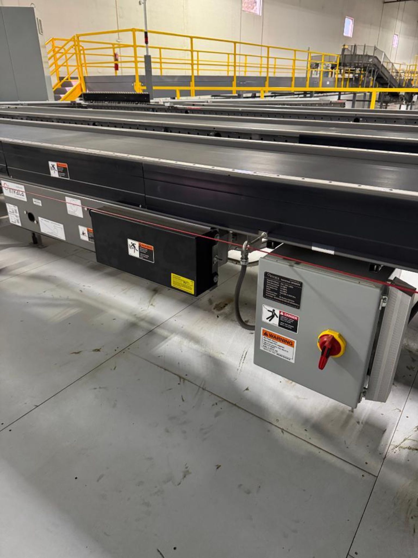 Invata powered roller conveyor - Image 3 of 5