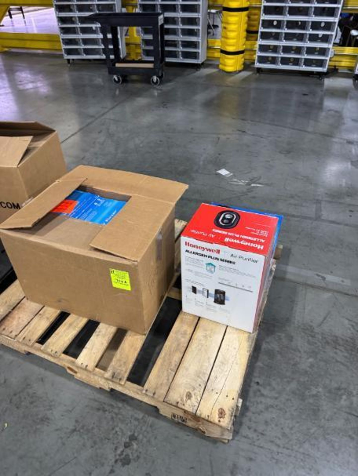 pallet of office fans & air purifier