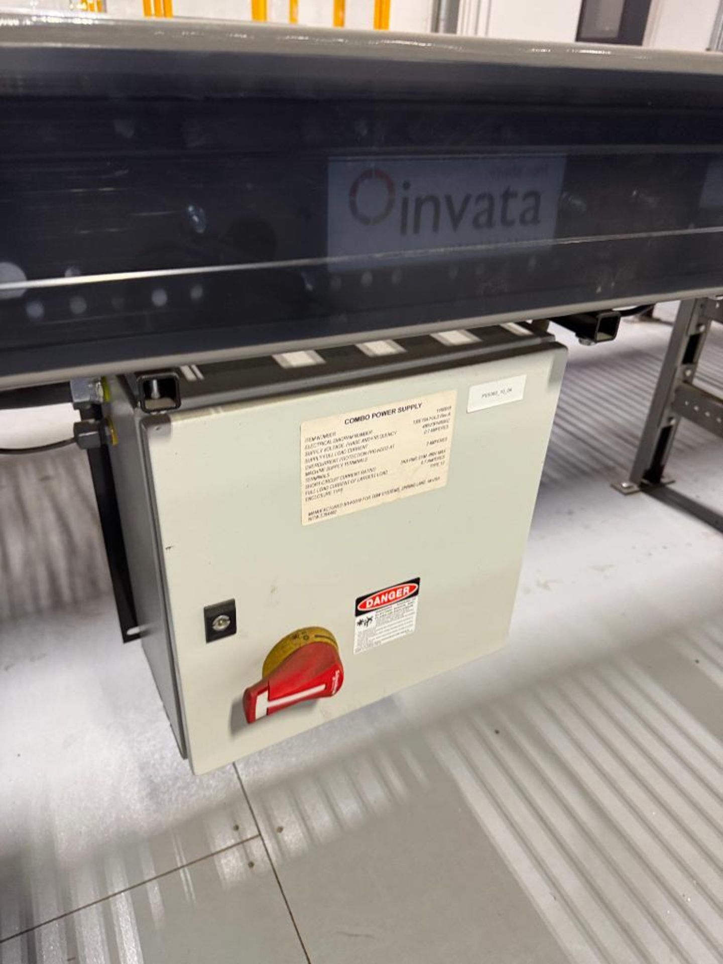 Invata partially powered roller conveyor - Image 3 of 6