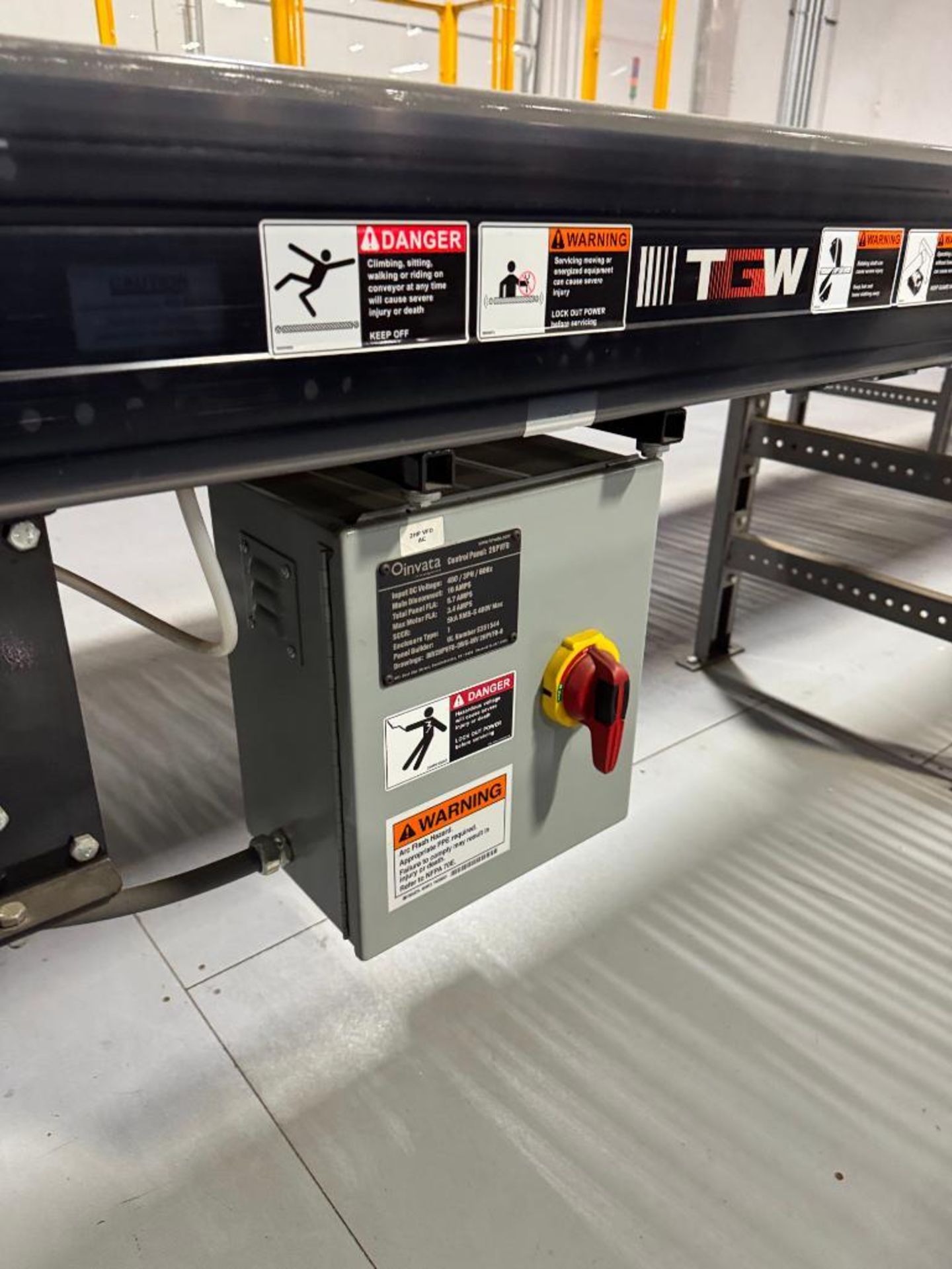 Invata partially powered roller conveyor - Image 2 of 6