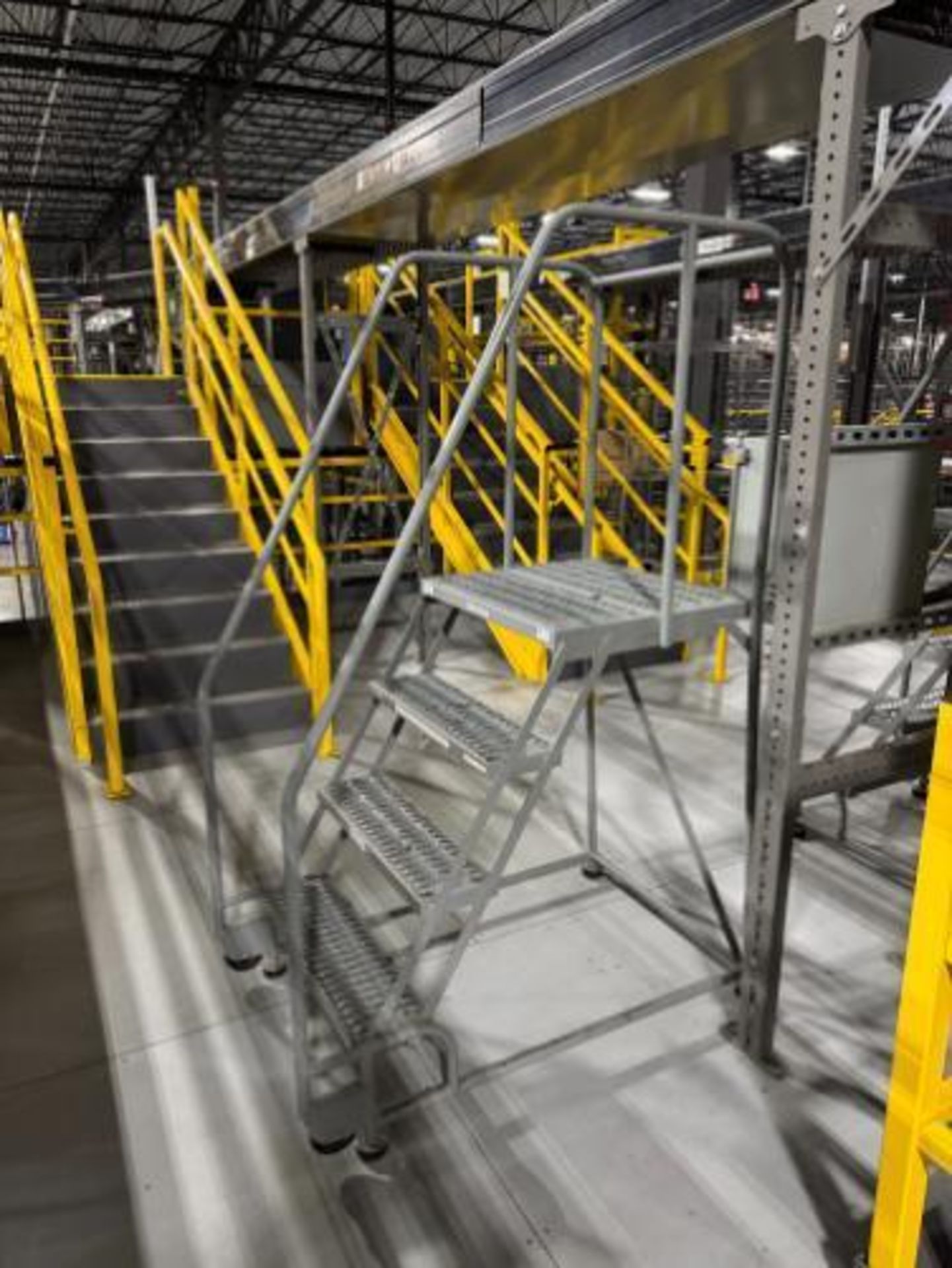 4-step stocking platform - Image 2 of 2