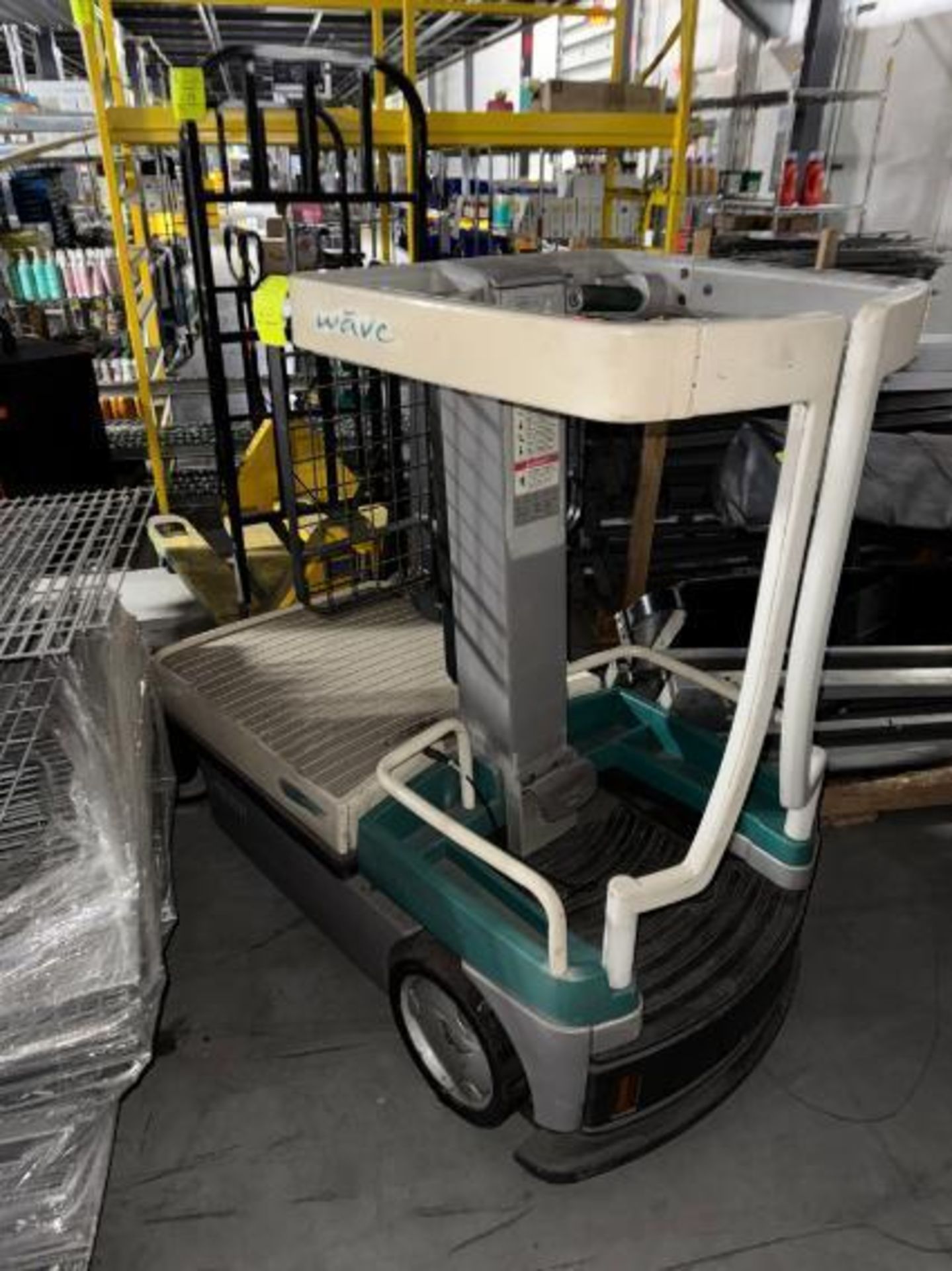 Wave one person lift