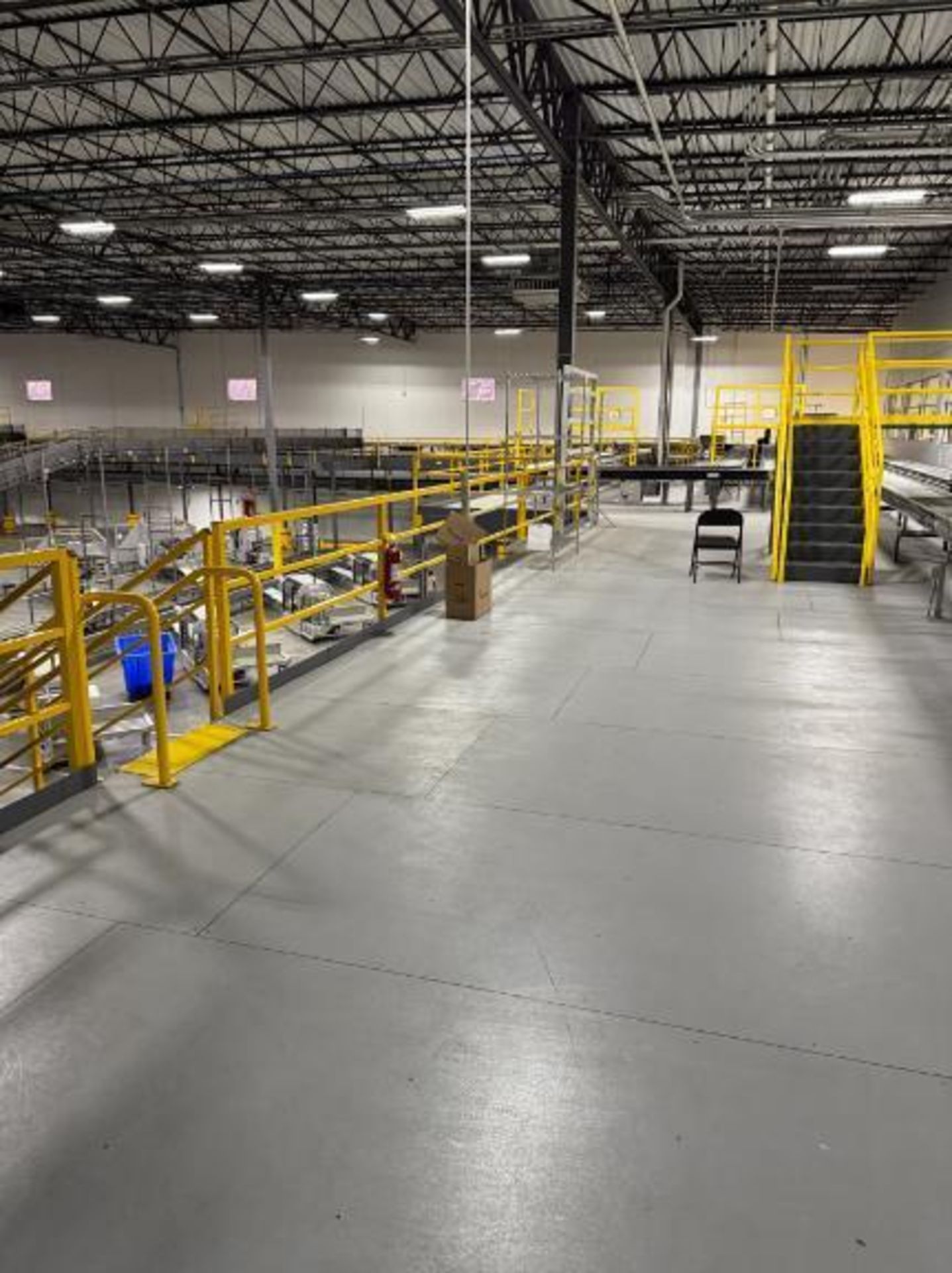 north mezzanine, w/ one set of stairs - Image 19 of 20