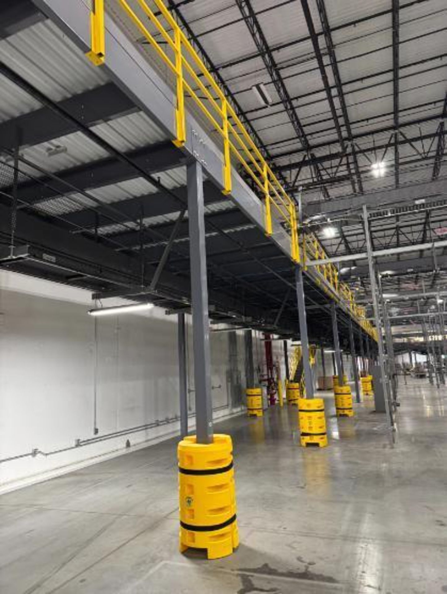 west mezzanine, w/ one set of stairs - Image 8 of 12