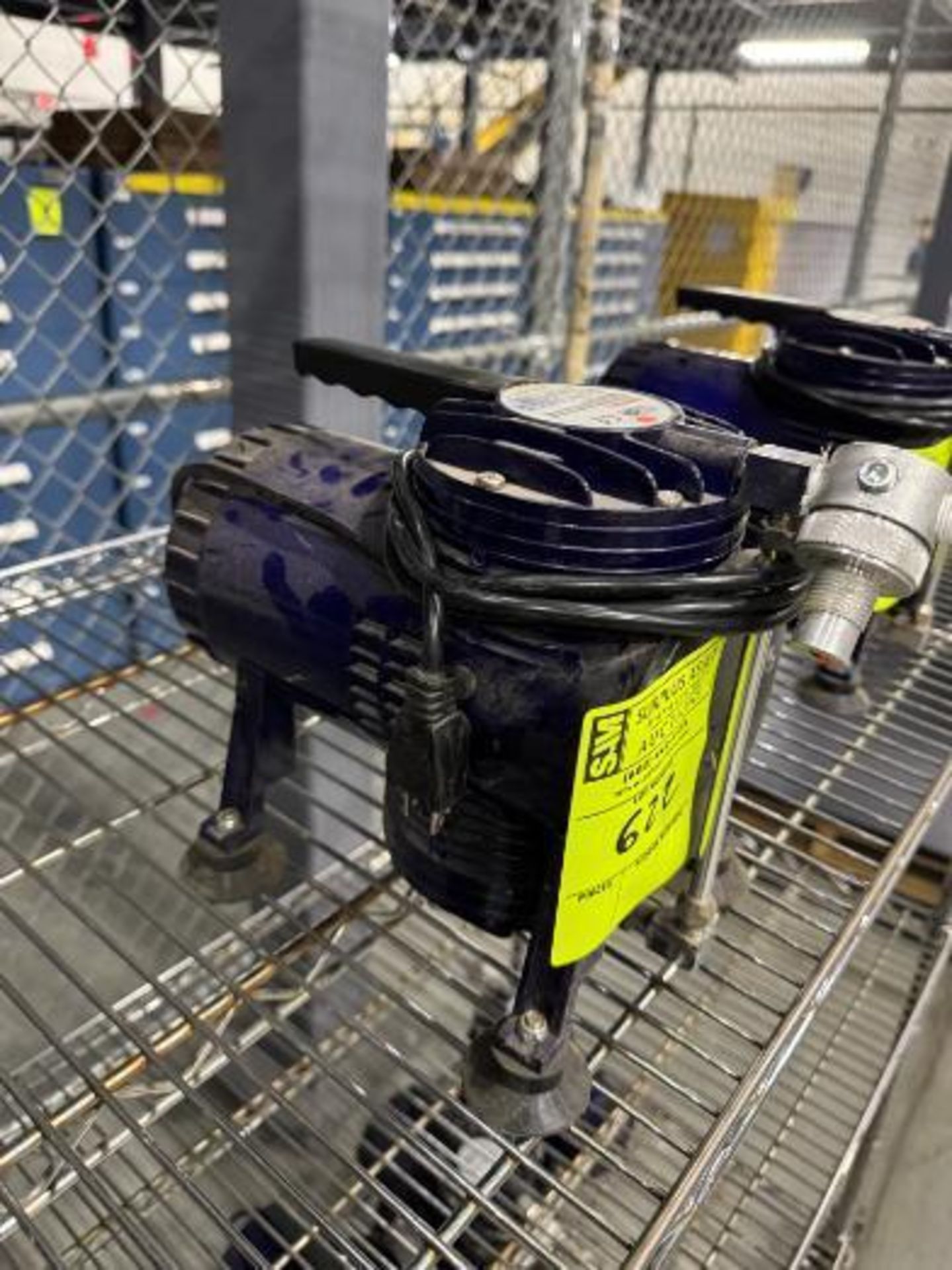 air compressor for pneumatic tools (bleeder type)