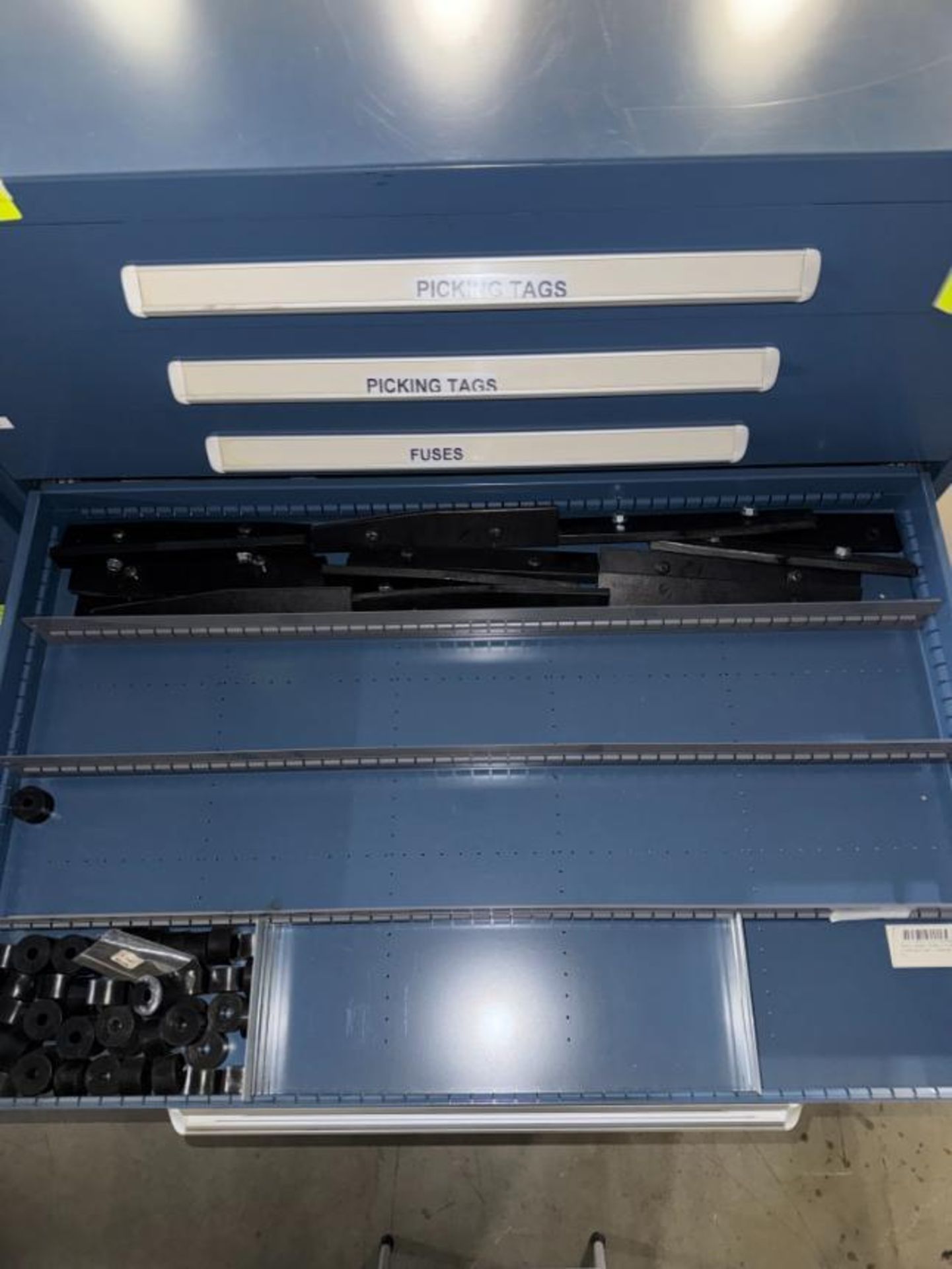 contents of all drawers- Light Pick controls, fuses, picking tags, - Image 4 of 8
