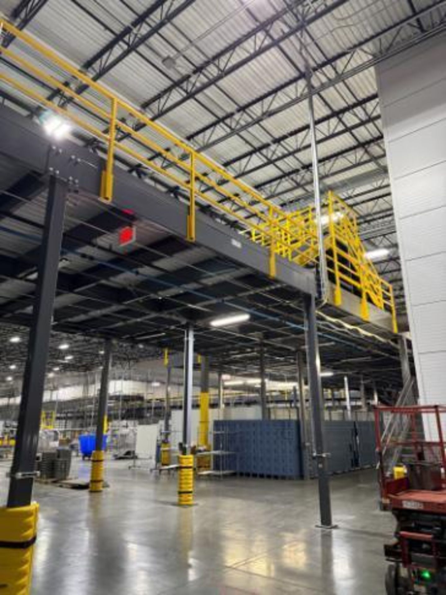 north mezzanine, w/ one set of stairs - Image 10 of 20