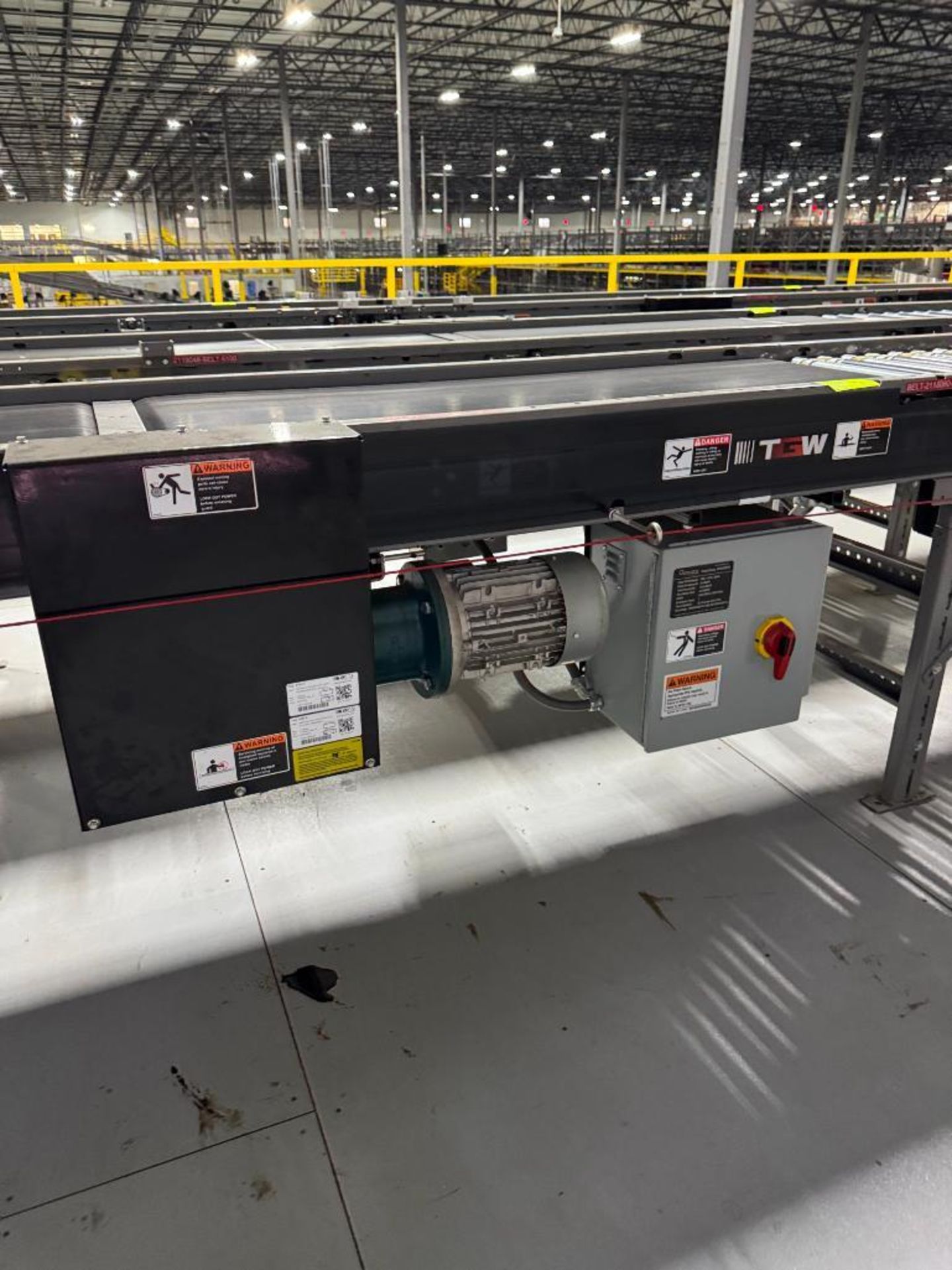 Invata powered roller conveyor - Image 4 of 4