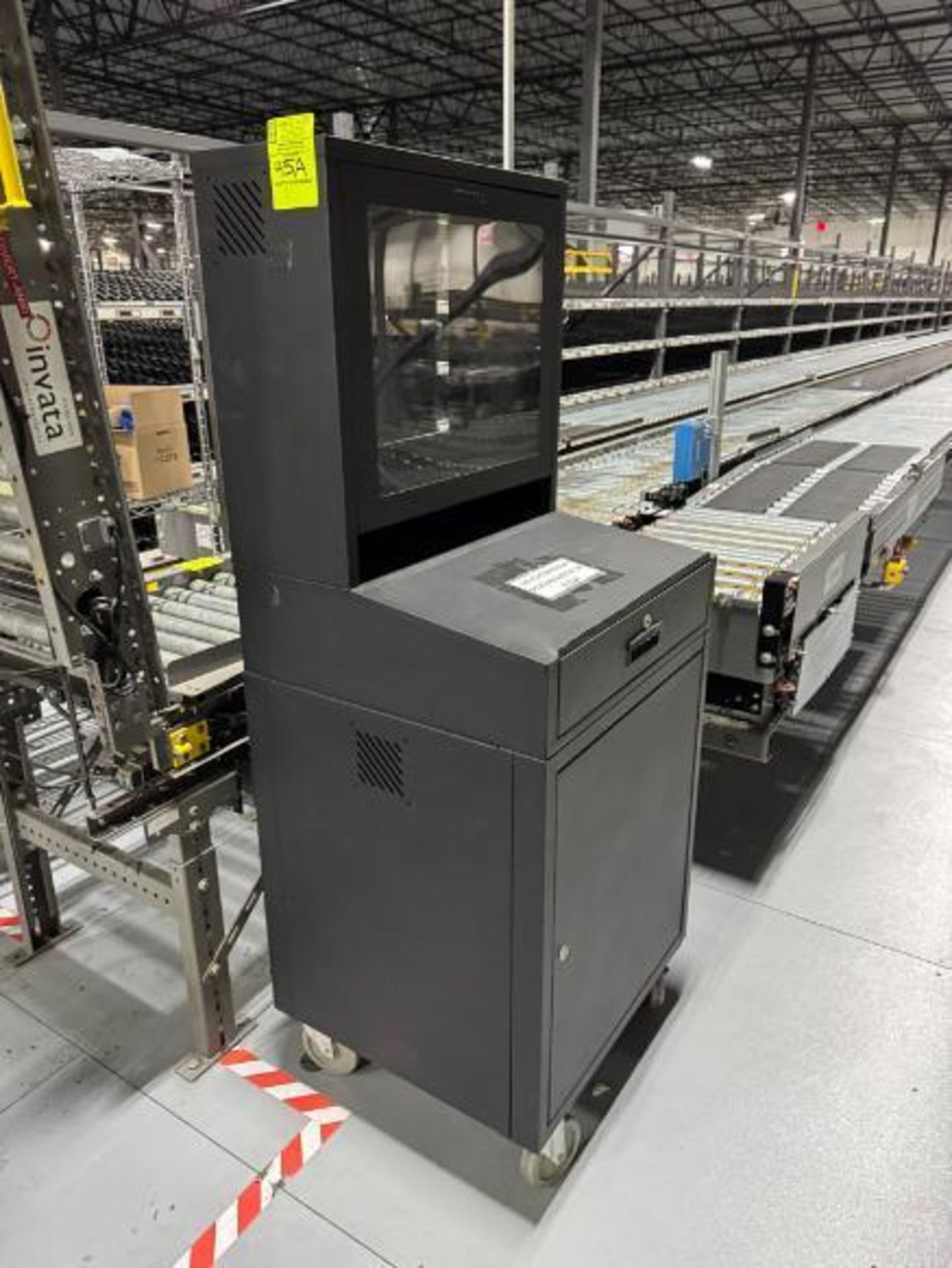 Global mobile computer station & wire shelving unit on casters