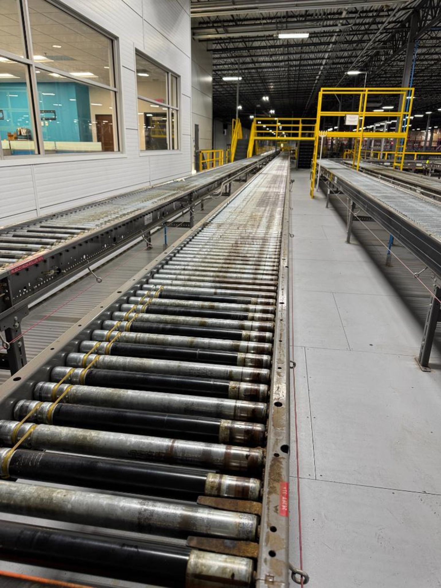 Invata partially powered roller conveyor - Image 5 of 5