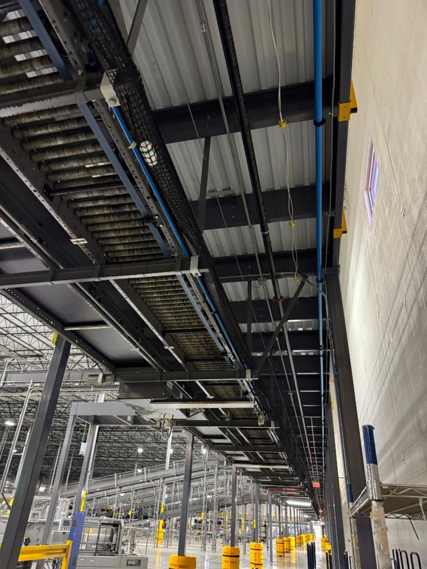 Invata partially powered roller conveyor - Image 2 of 6