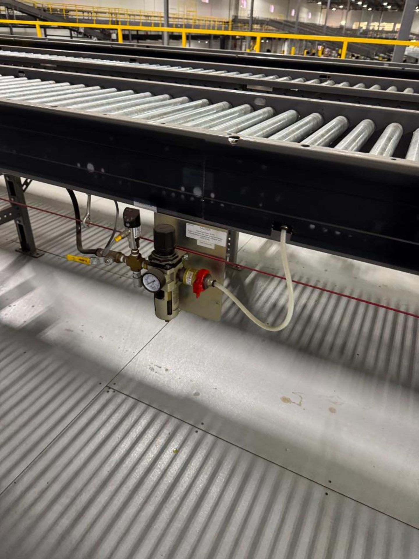 Invata partially powered roller conveyor - Image 4 of 5