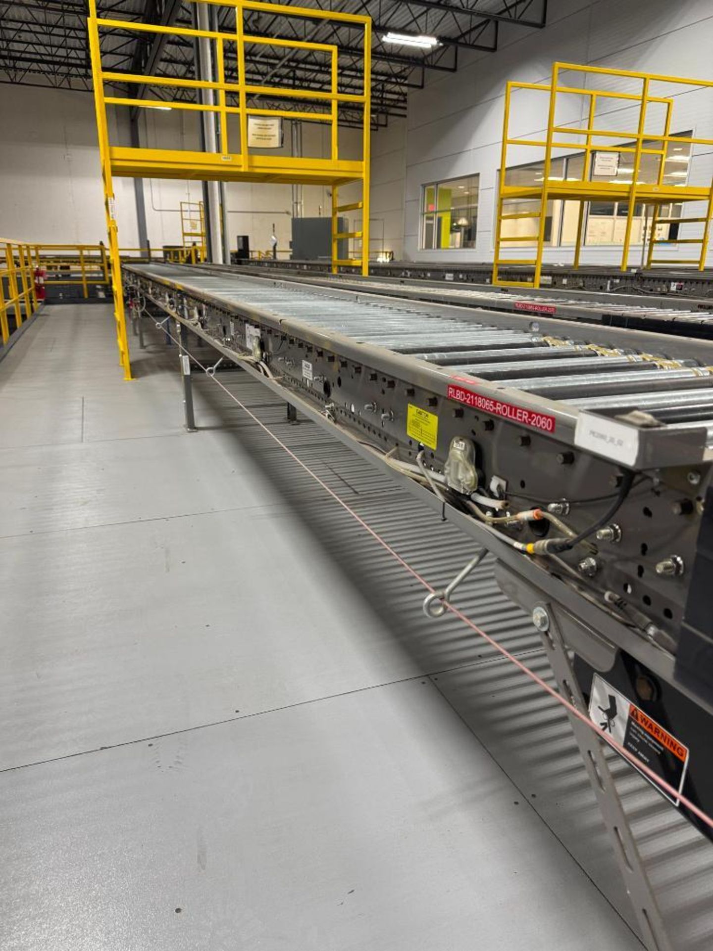 Invata partially powered roller conveyor - Image 4 of 4