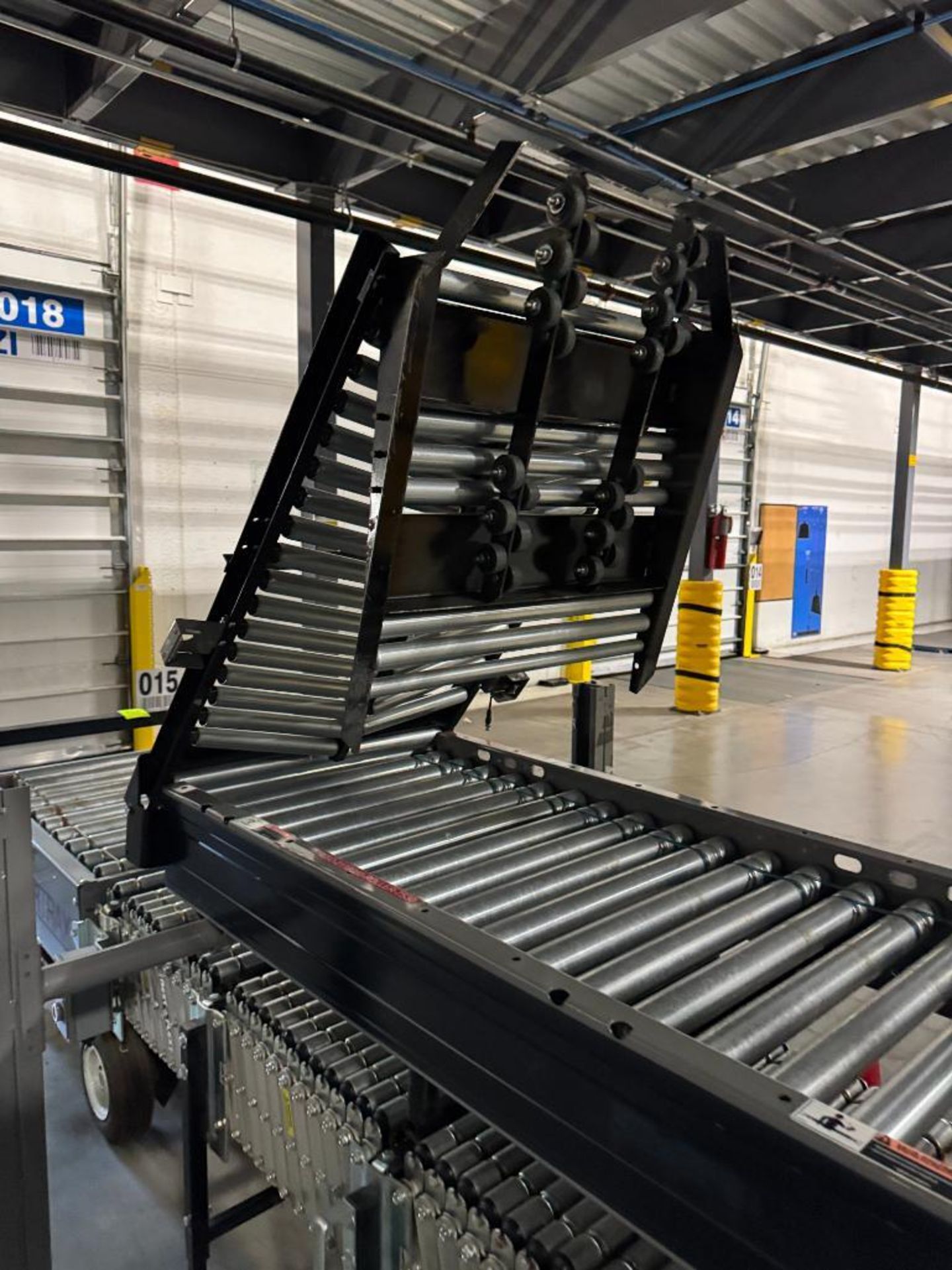 Invata partially powered roller conveyor - Image 3 of 4