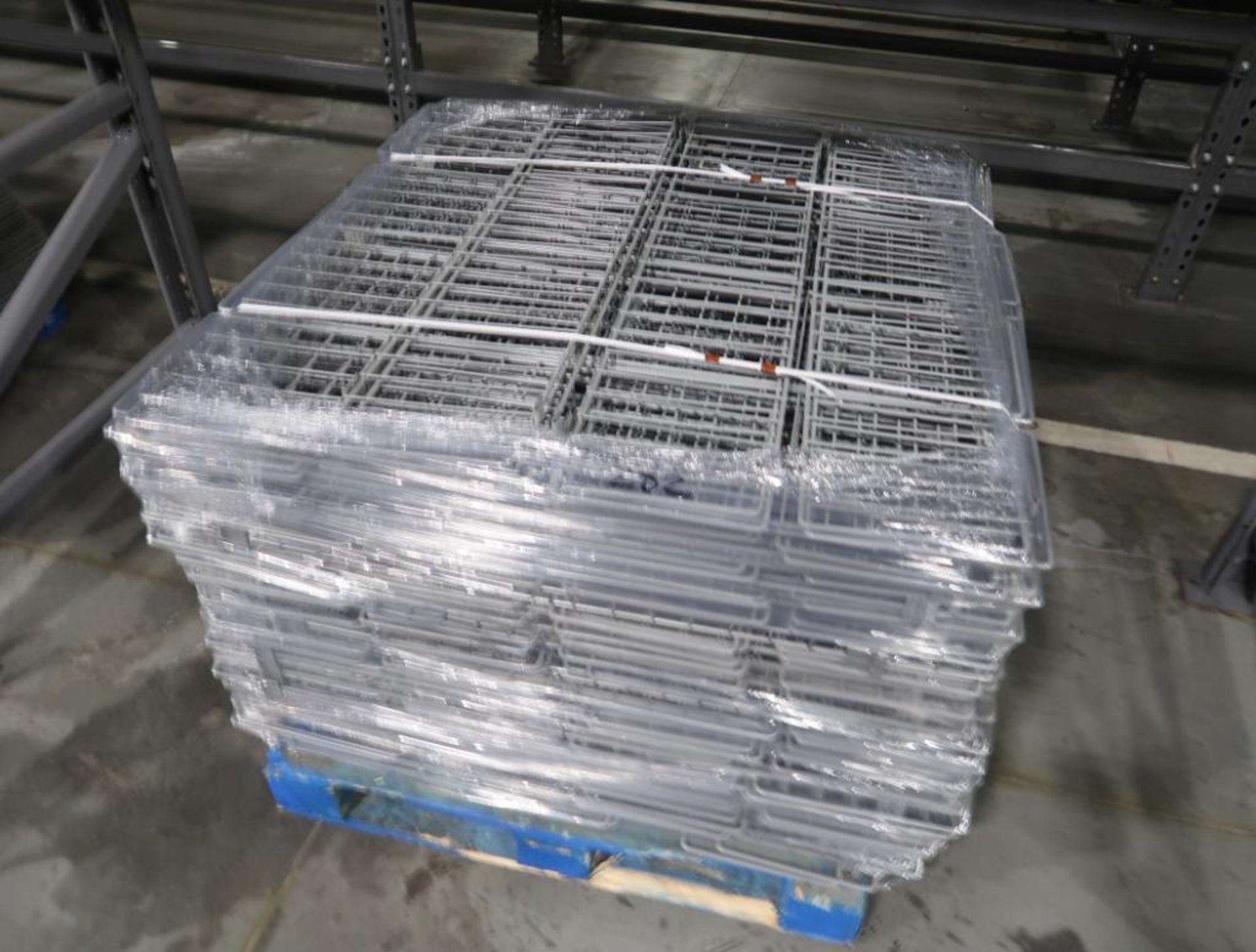 pallets of pallet racking divider rails