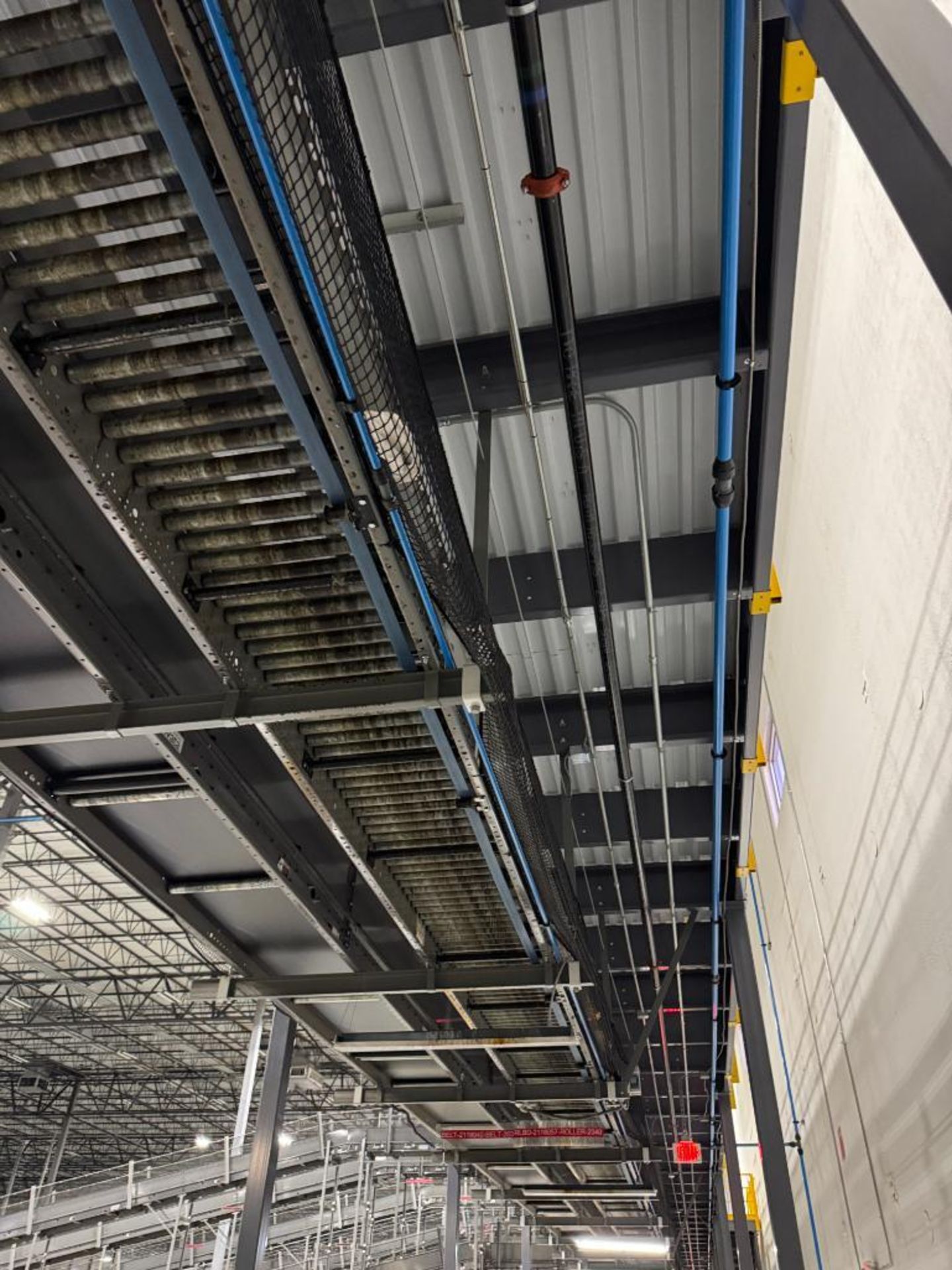 Invata partially powered roller conveyor - Image 3 of 6